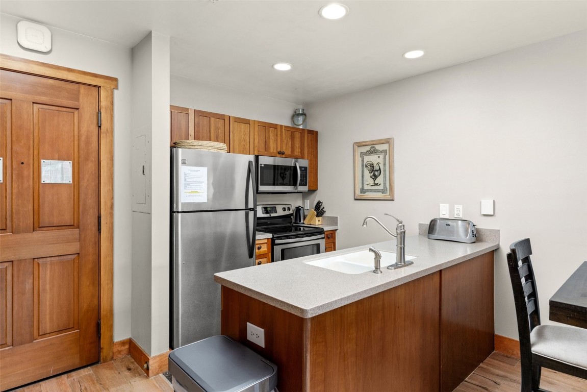 20 Hunki Dori COURT 2294