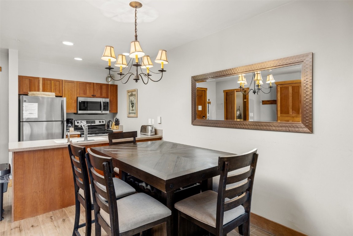 20 Hunki Dori COURT 2294