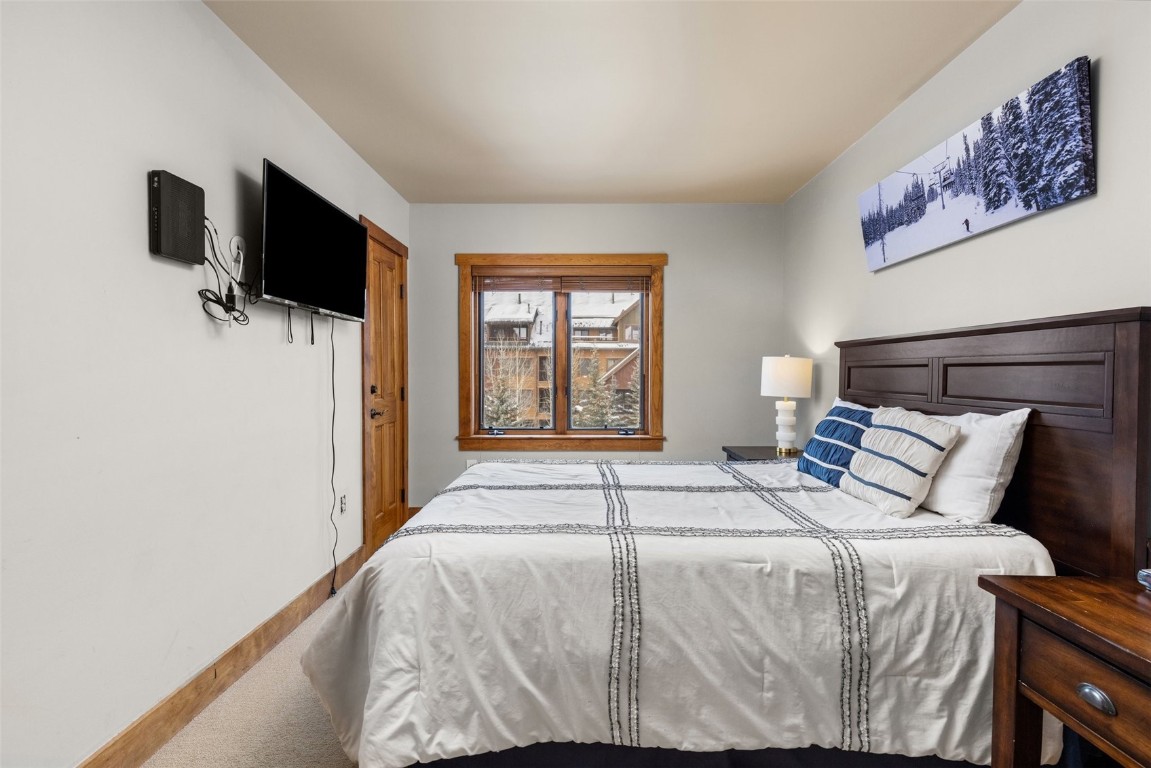 20 Hunki Dori COURT 2294