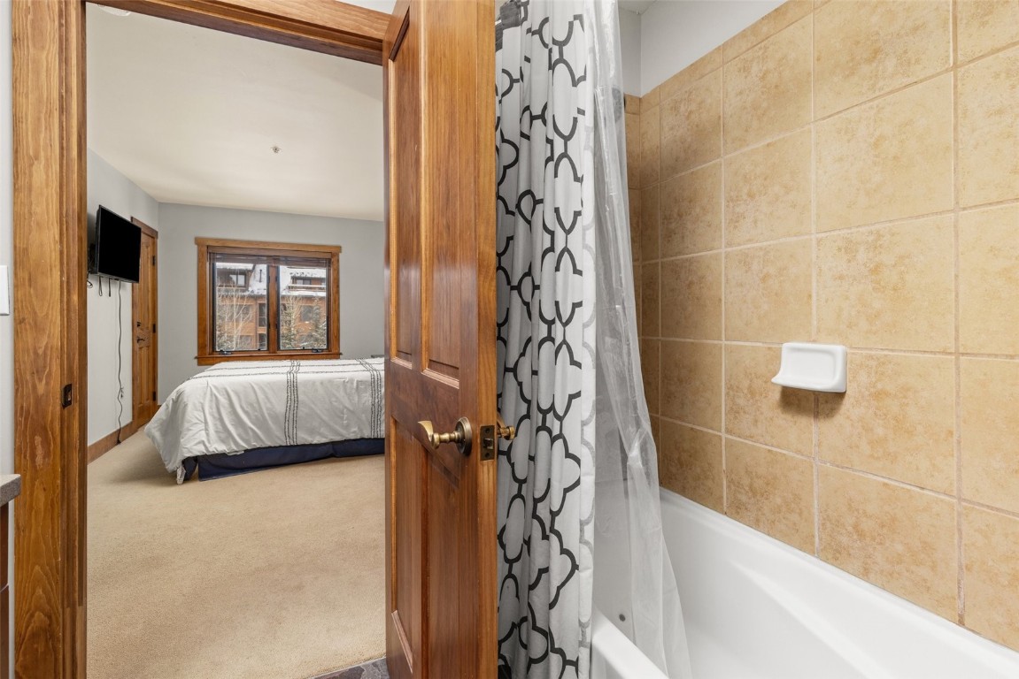 20 Hunki Dori COURT 2294