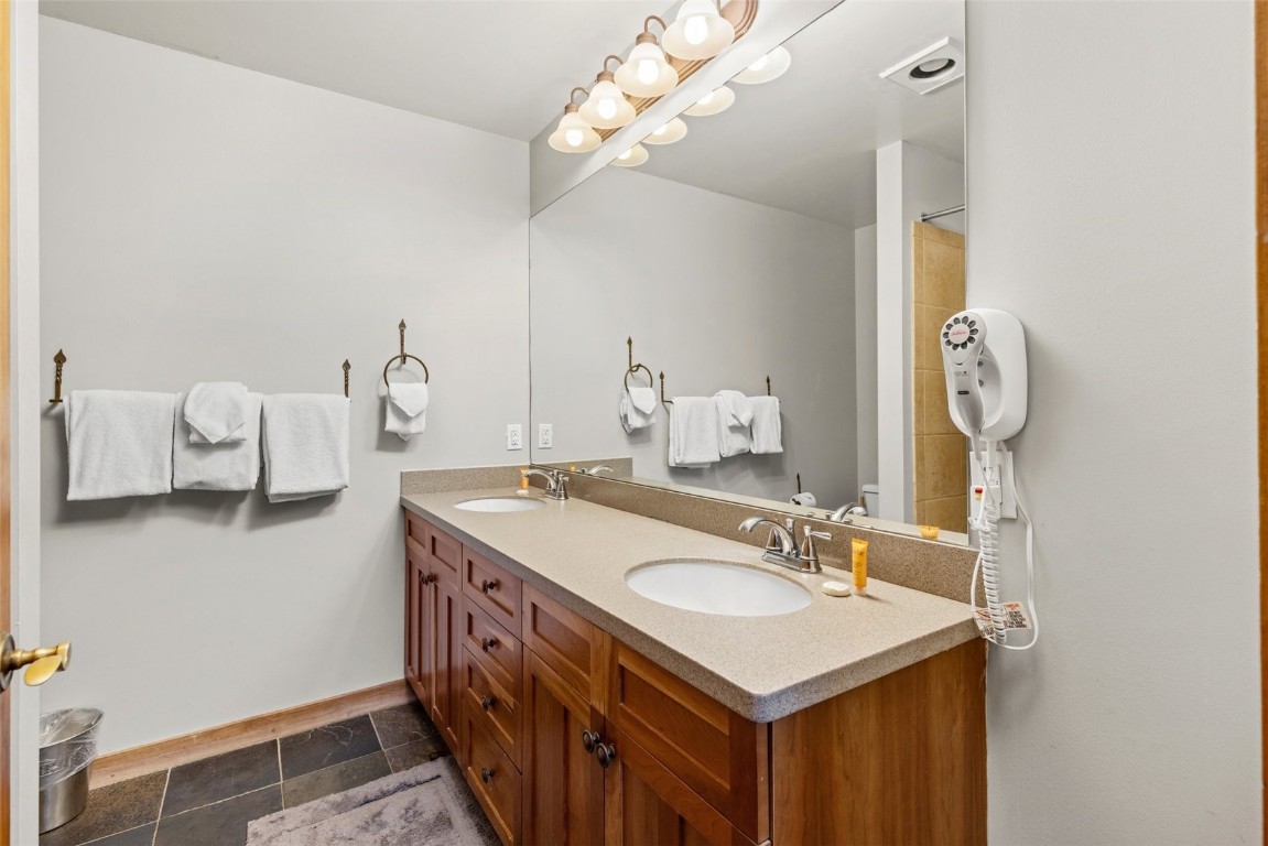 20 Hunki Dori COURT 2294