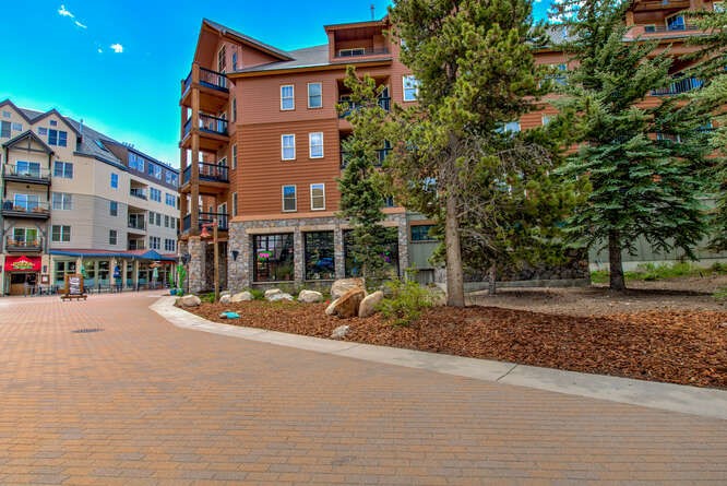 100 Dercum SQUARE 8363