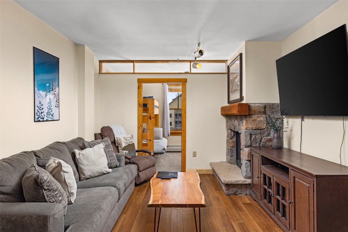 100 Dercum SQUARE 8363