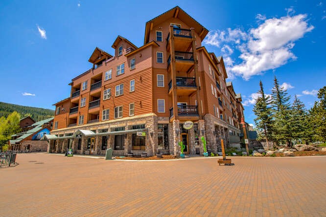 100 Dercum SQUARE 8363