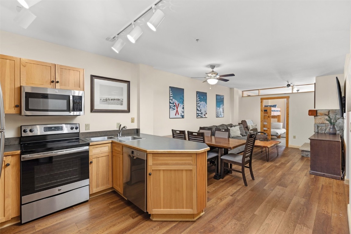 100 Dercum SQUARE 8363