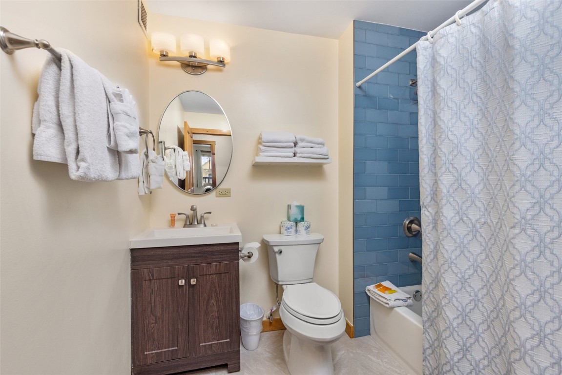 100 Dercum SQUARE 8363