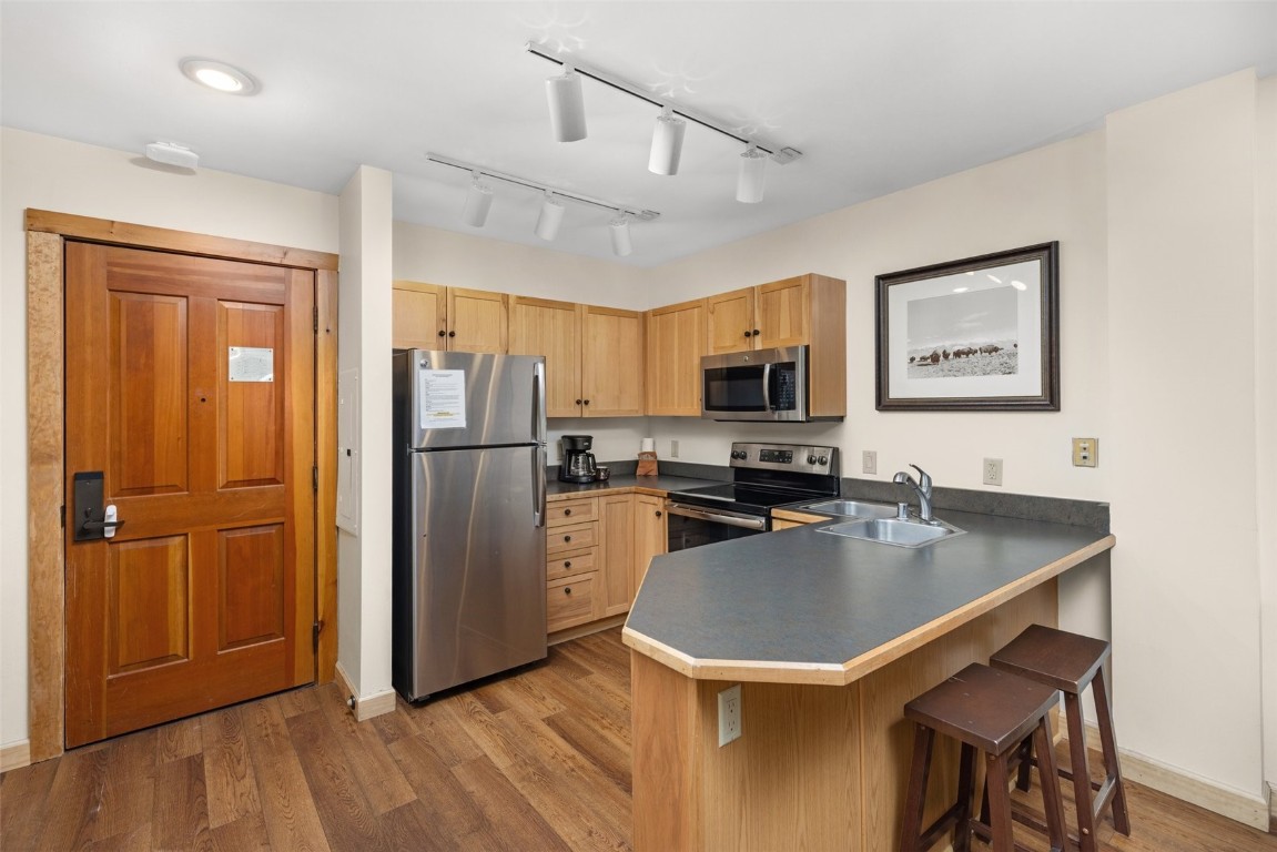 100 Dercum SQUARE 8363