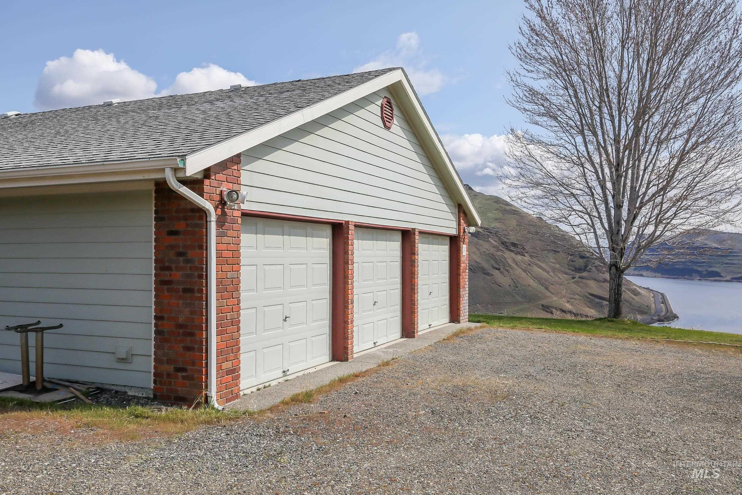 1707 Westlake Dr.