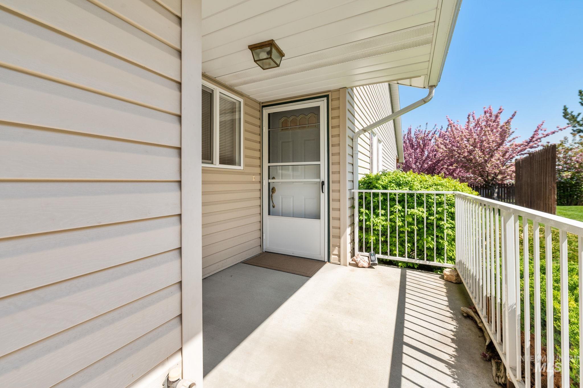 921 Hawthorne St. #b
