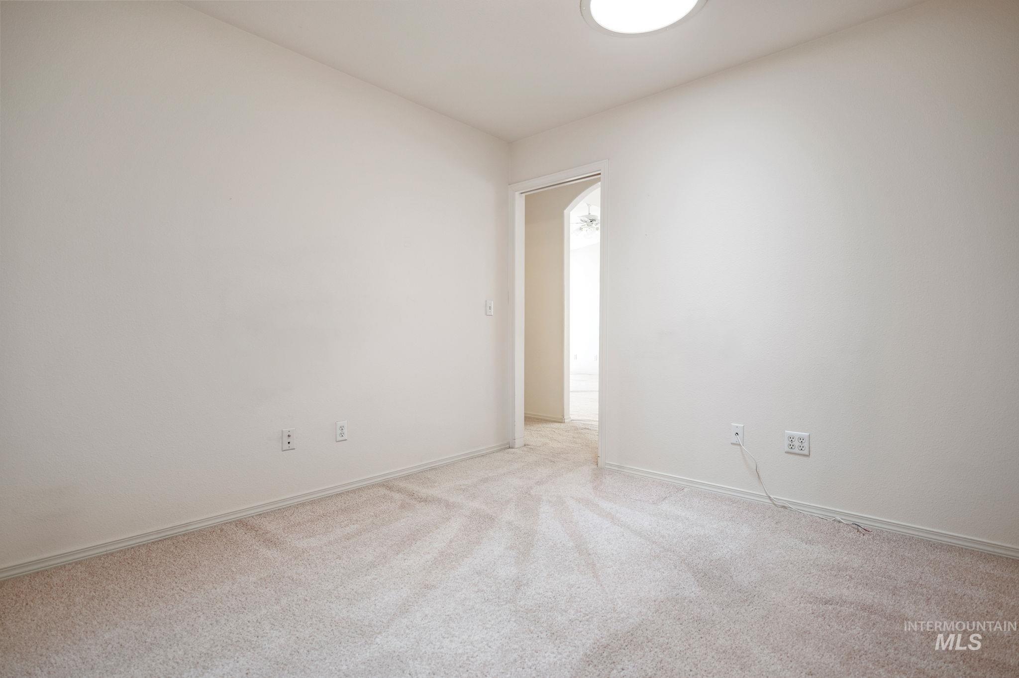 921 Hawthorne St. #b