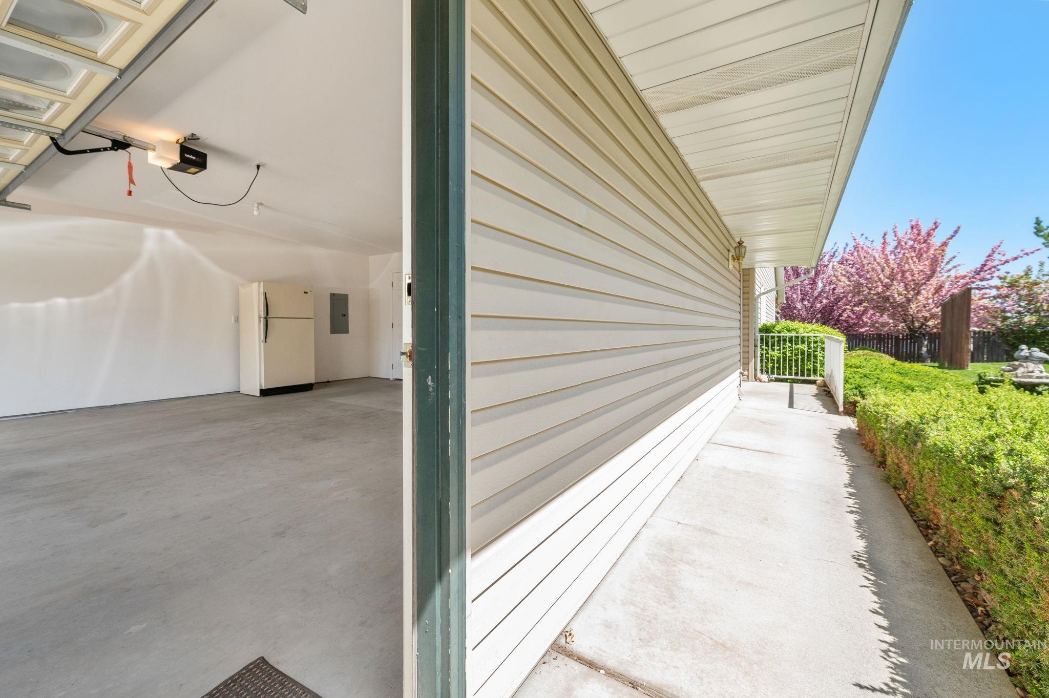 921 Hawthorne St. #b