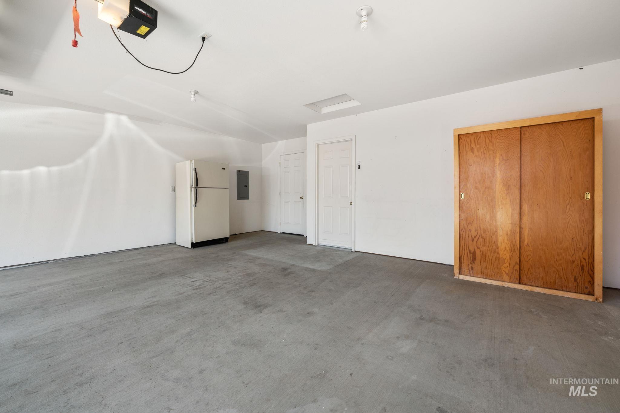 921 Hawthorne St. #b