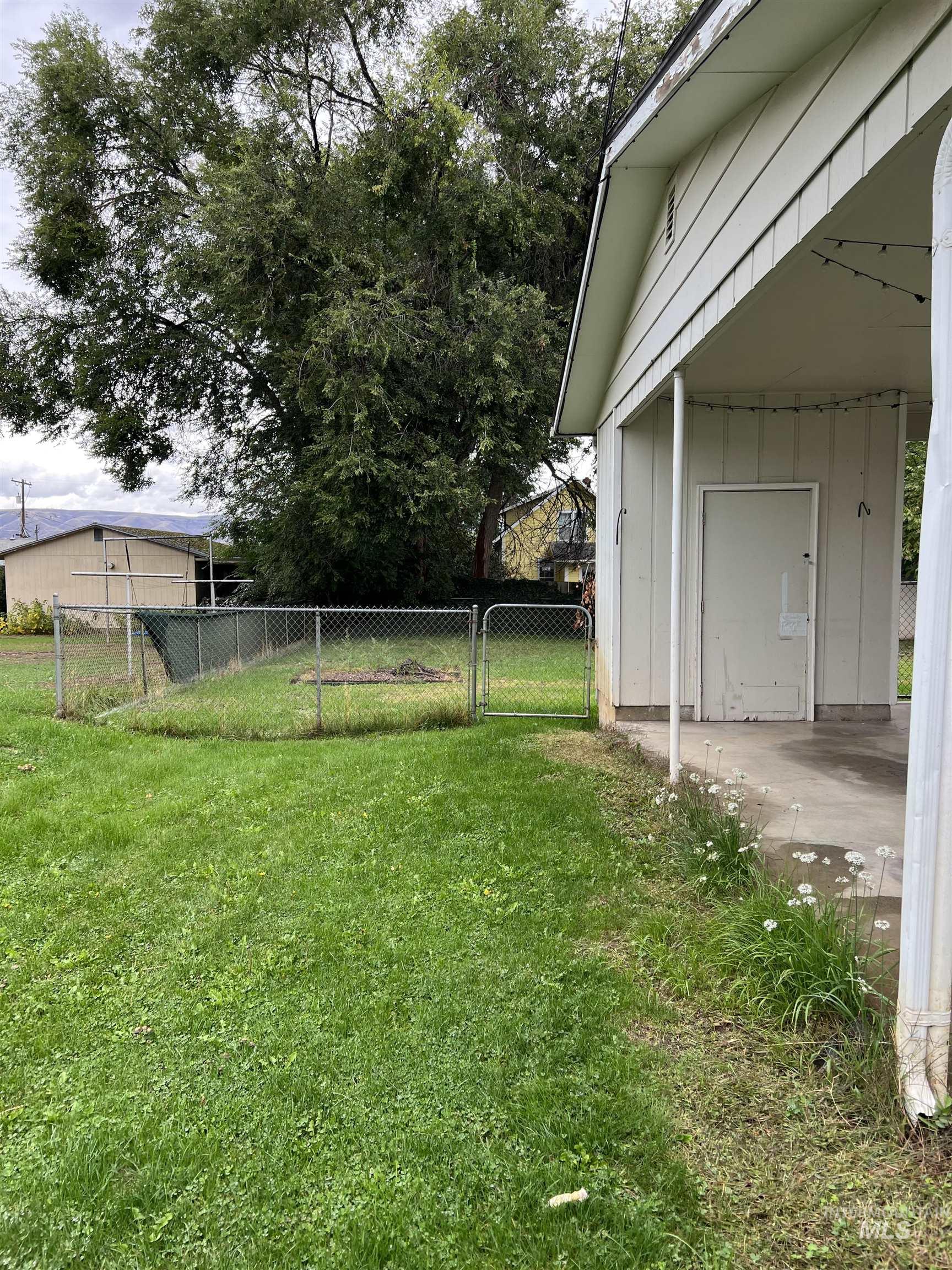 523 & 525 Warner Drive