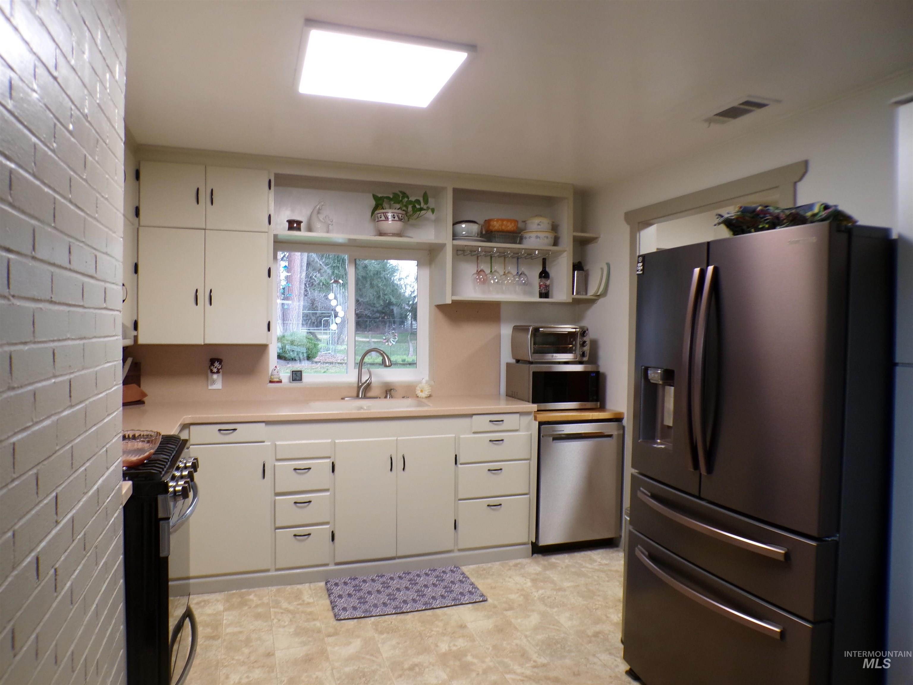 520 Burrell Avenue