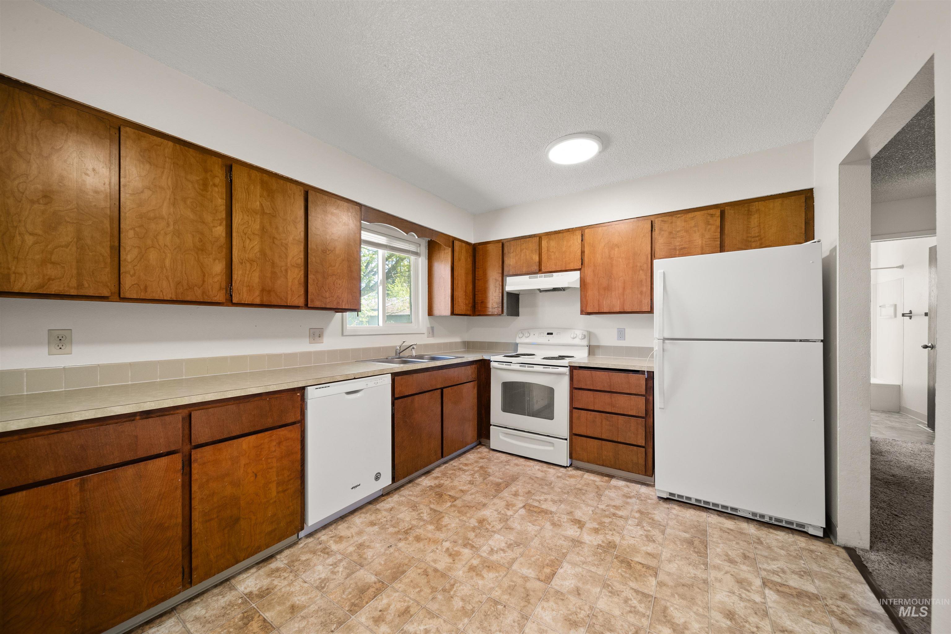 535 & 537 Bryden Ave