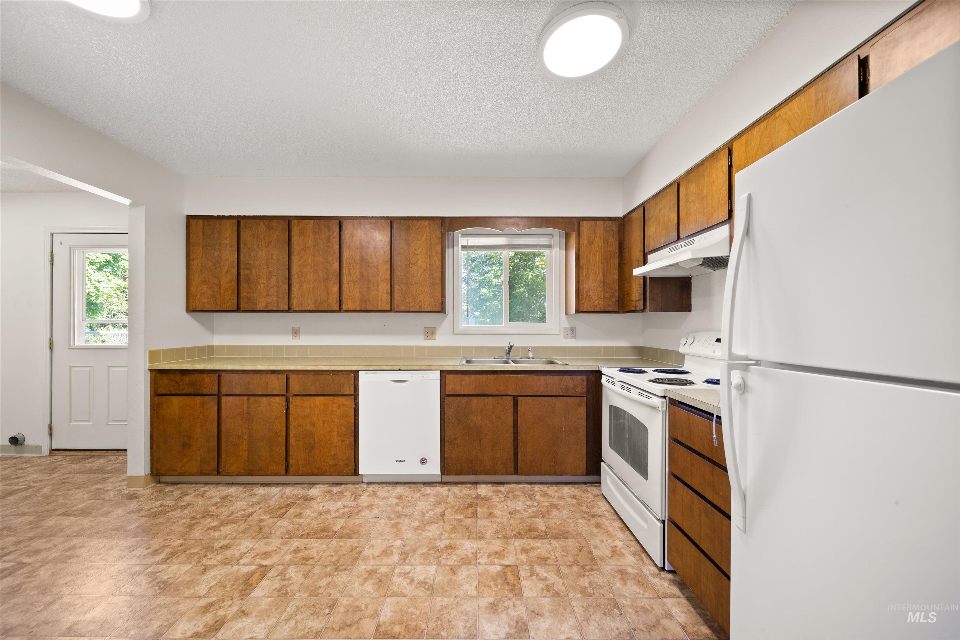 535 & 537 Bryden Ave