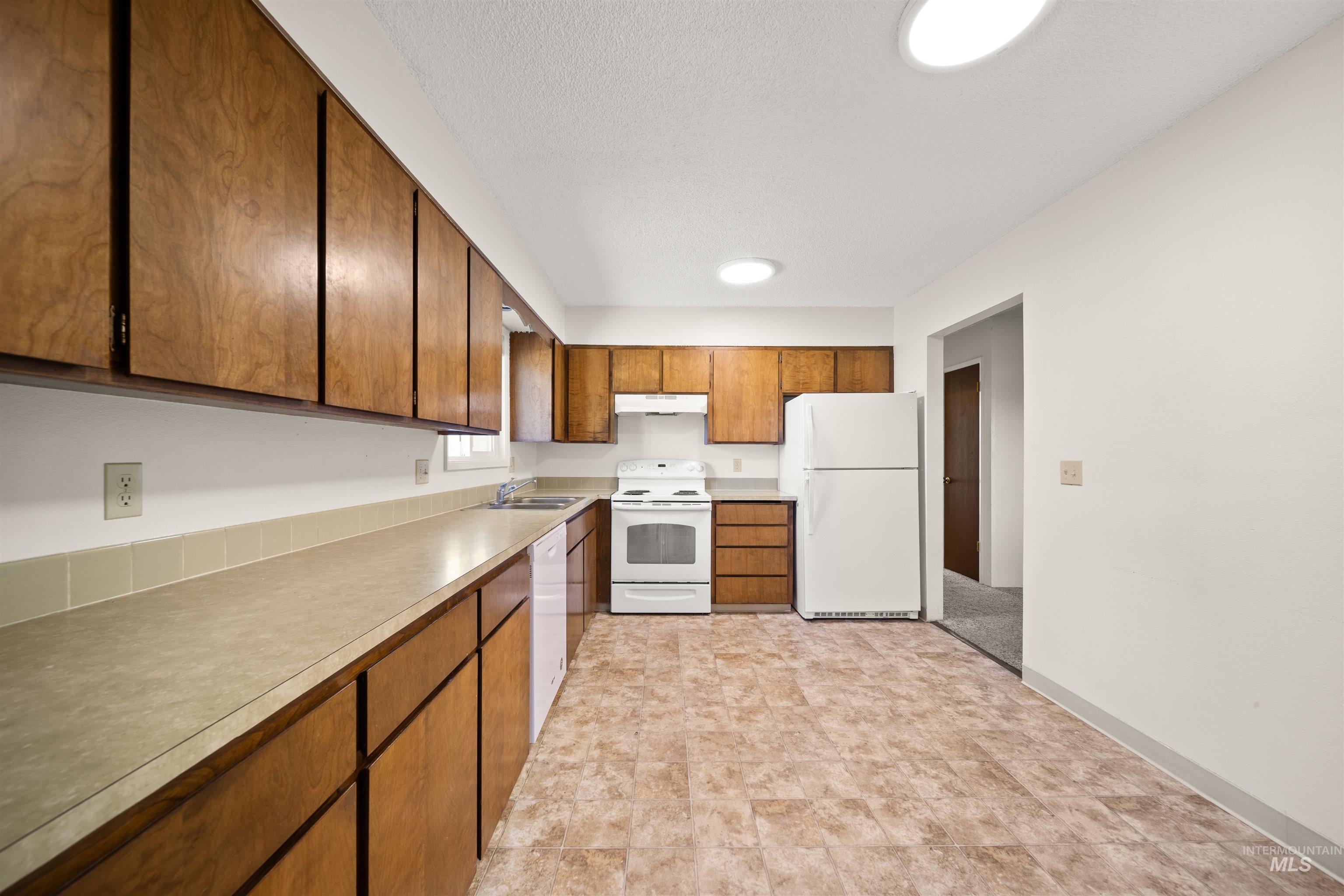 535 & 537 Bryden Ave