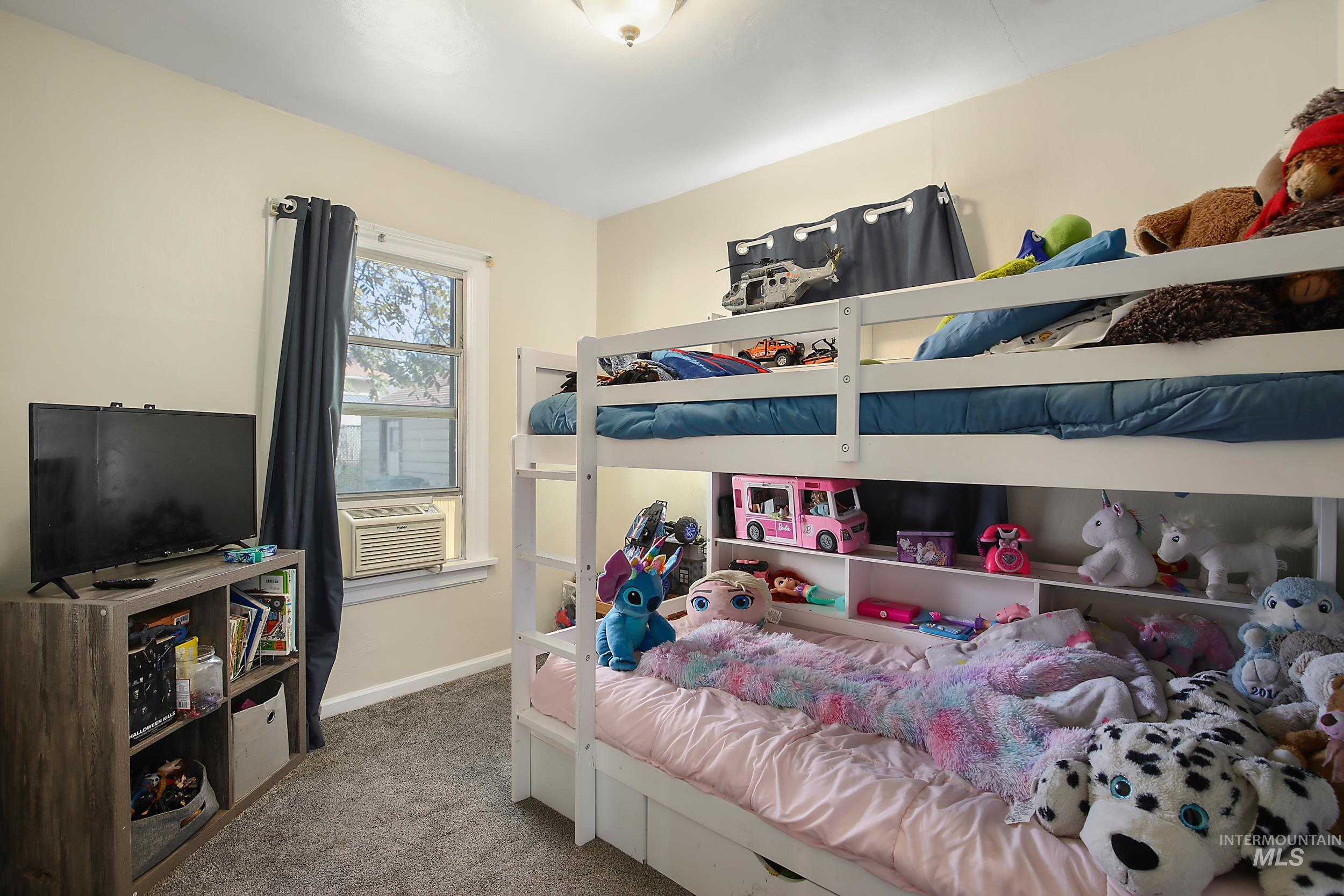 819 Warner Ave.