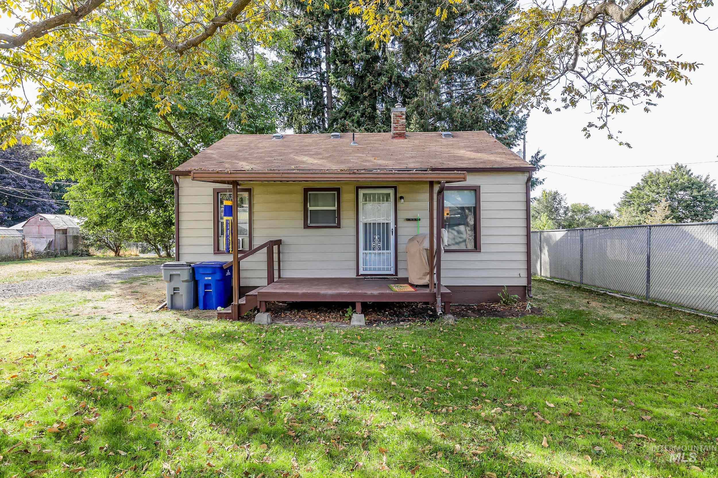 819 Warner Ave.