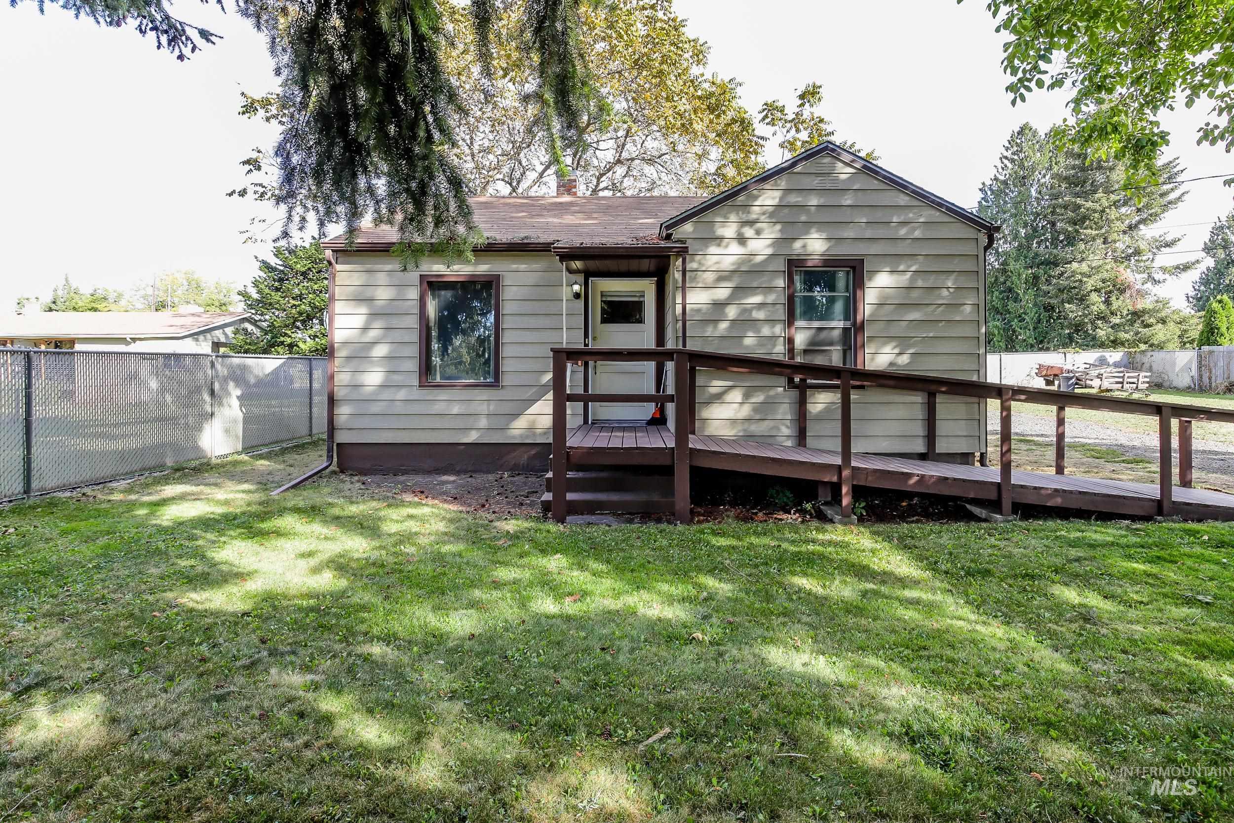 819 Warner Ave.
