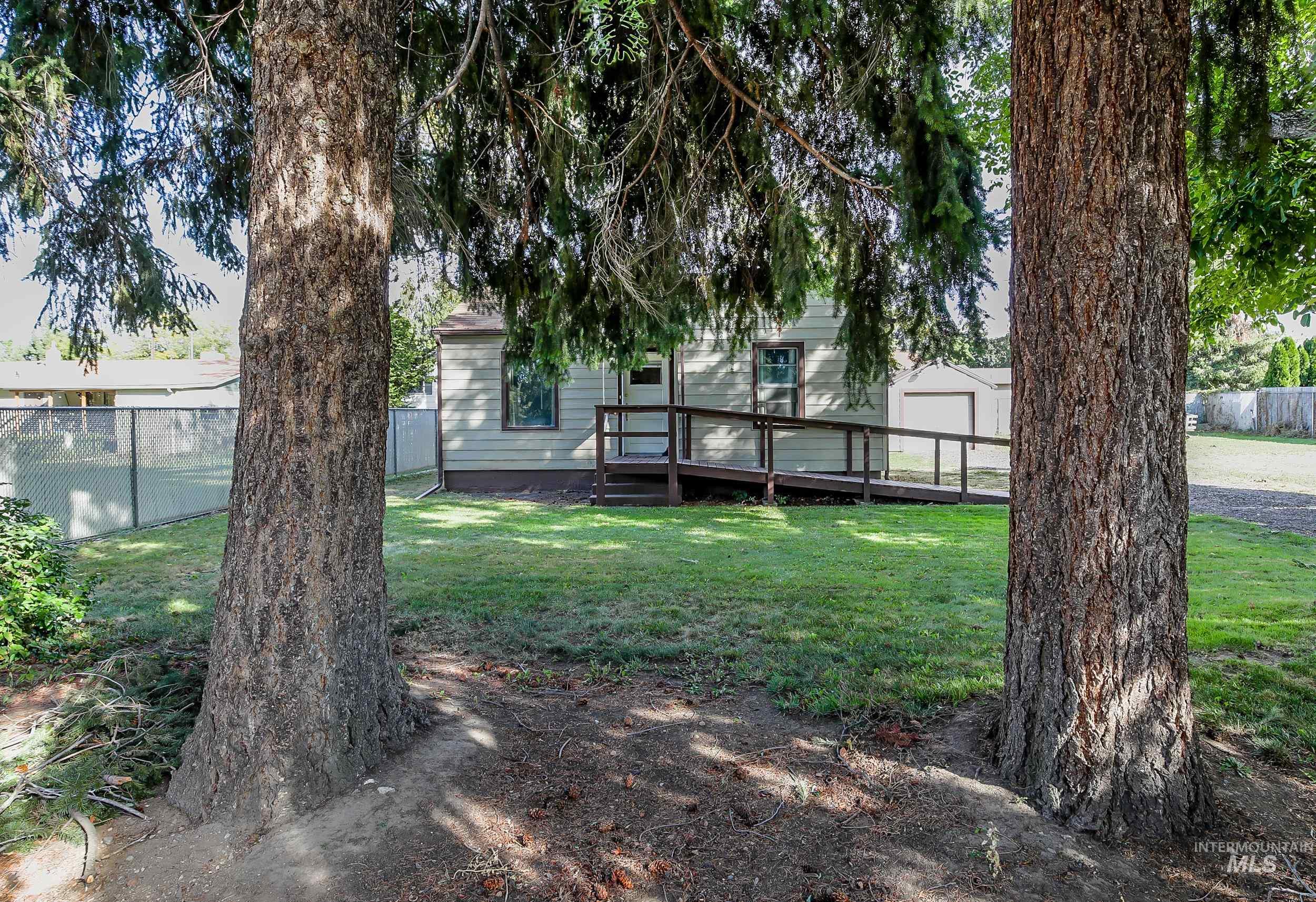 819 Warner Ave.