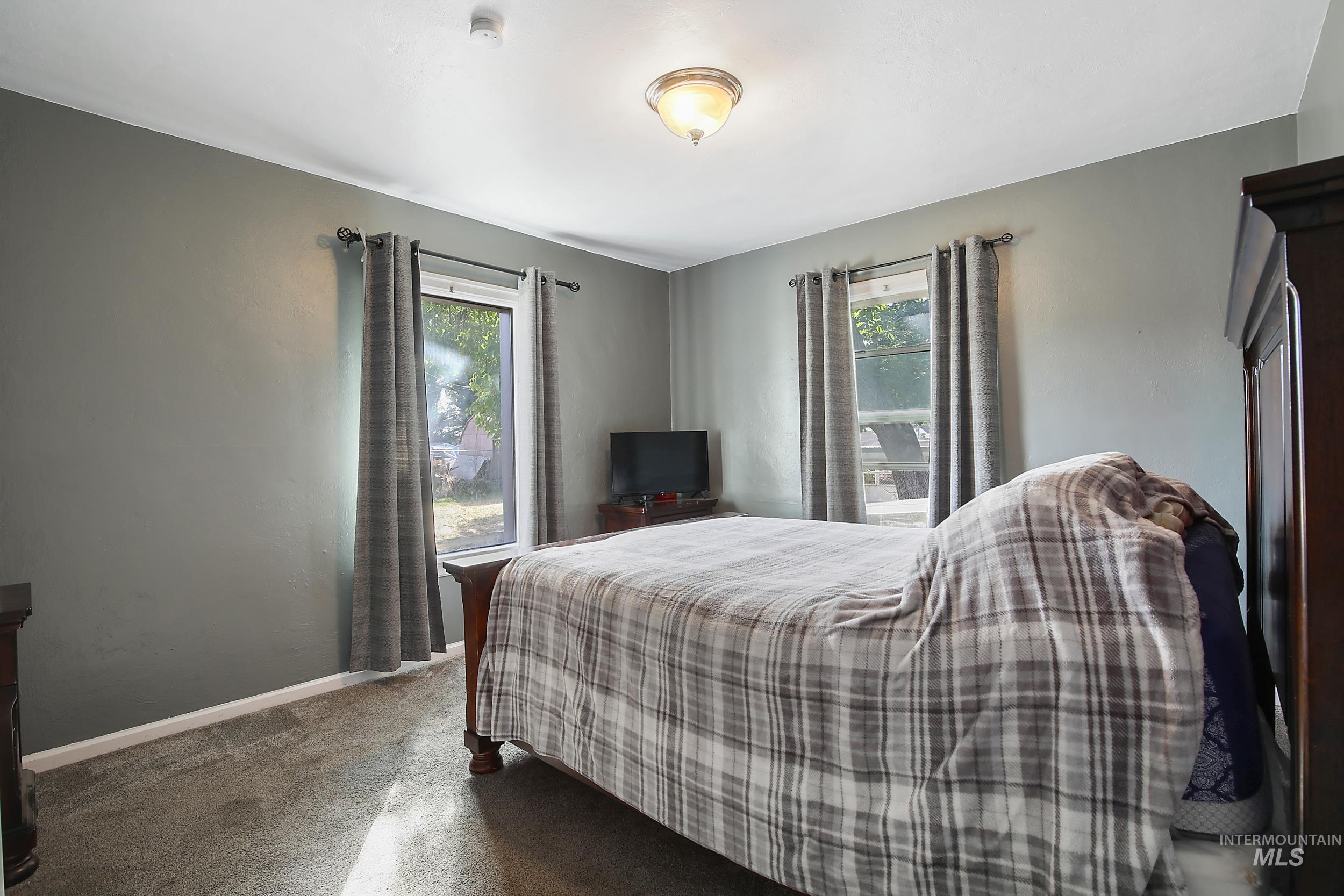 819 Warner Ave.