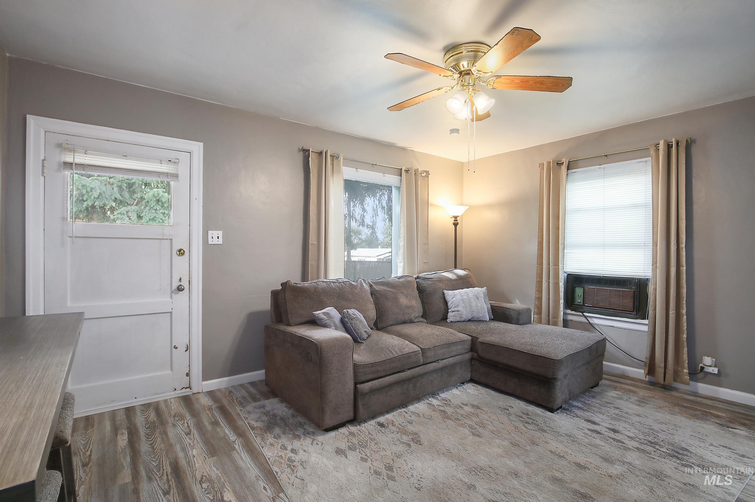 819 Warner Ave.
