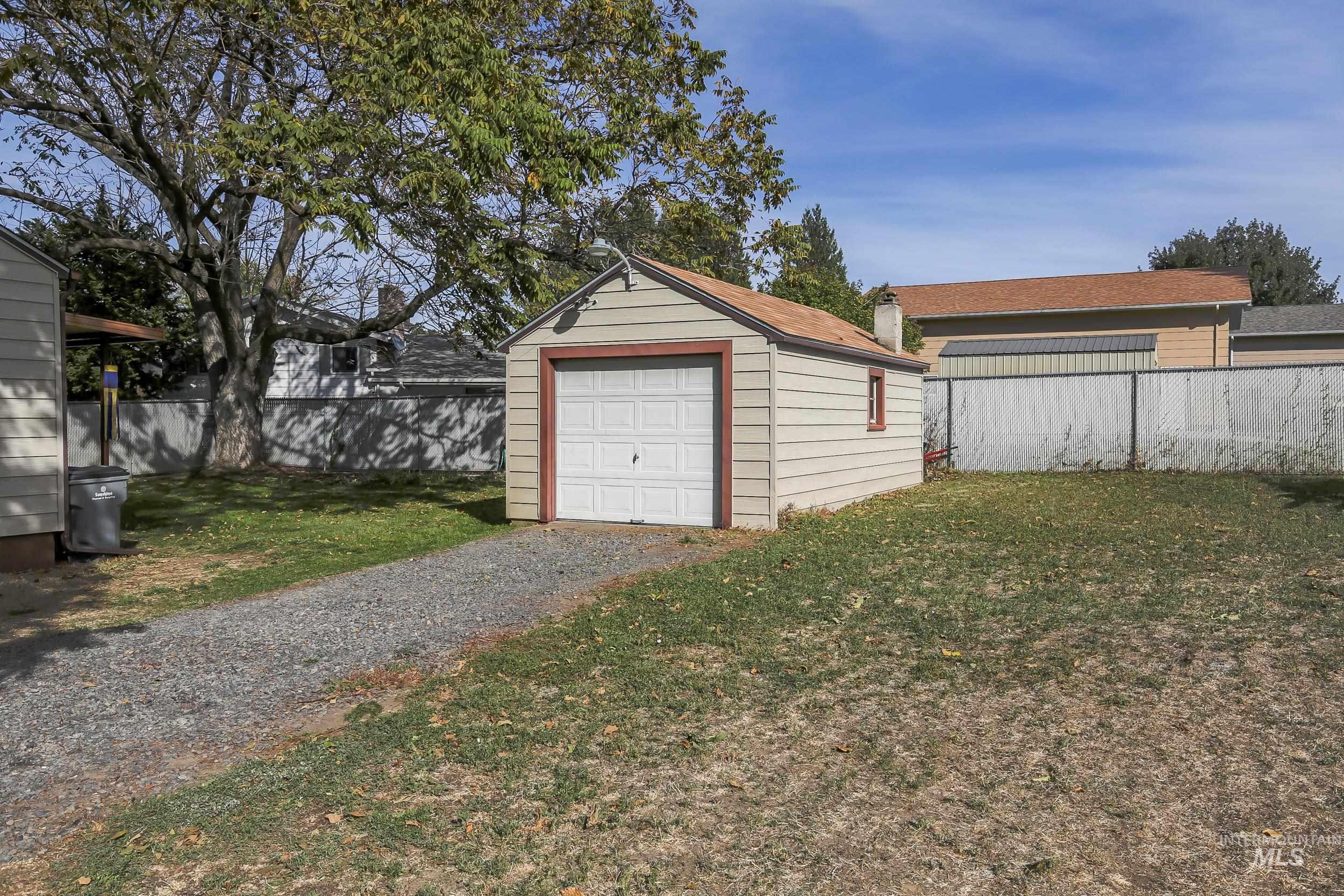 819 Warner Ave.