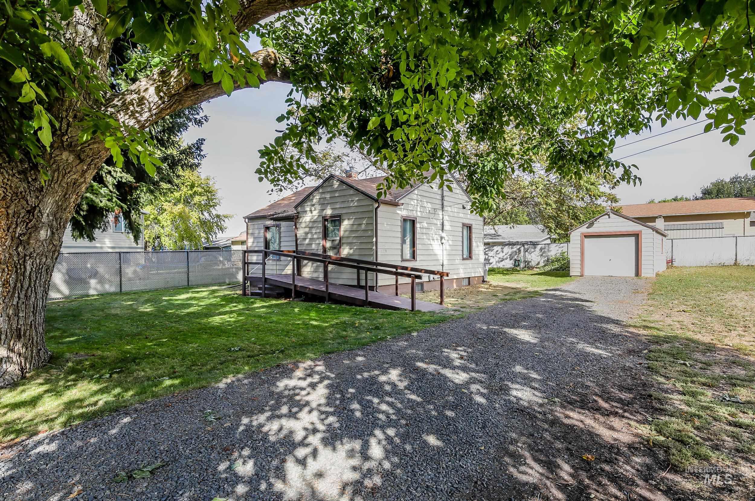 819 Warner Ave.