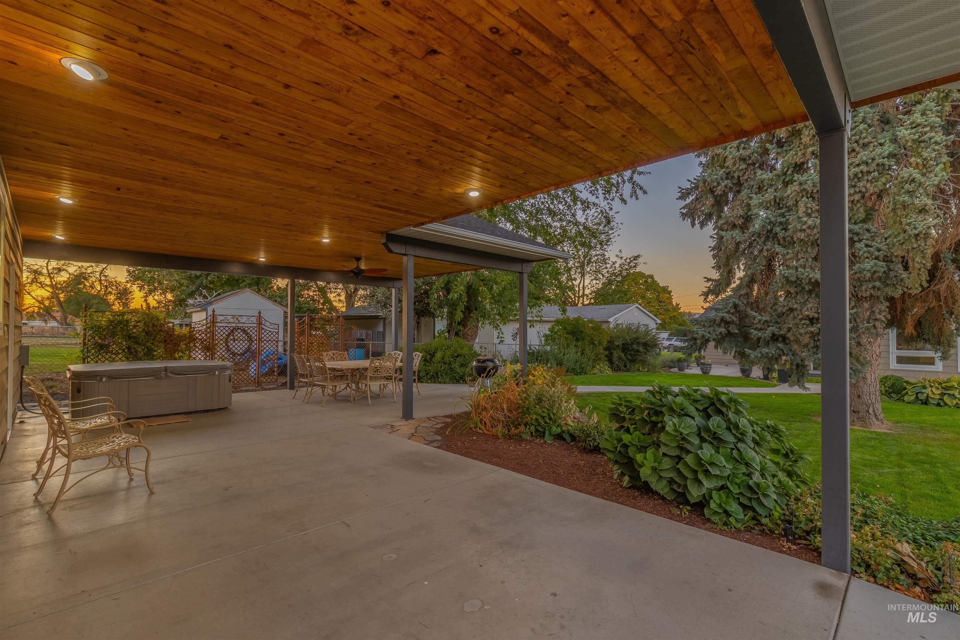 916 Airway Ave
