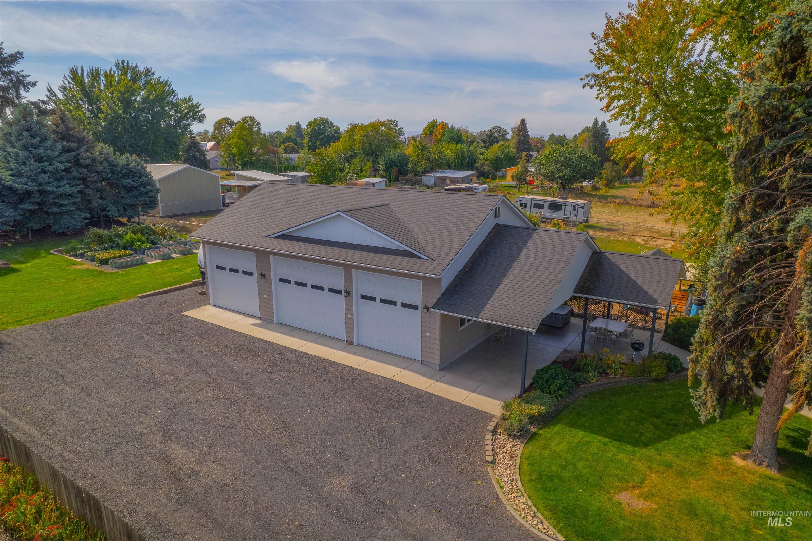 916 Airway Ave