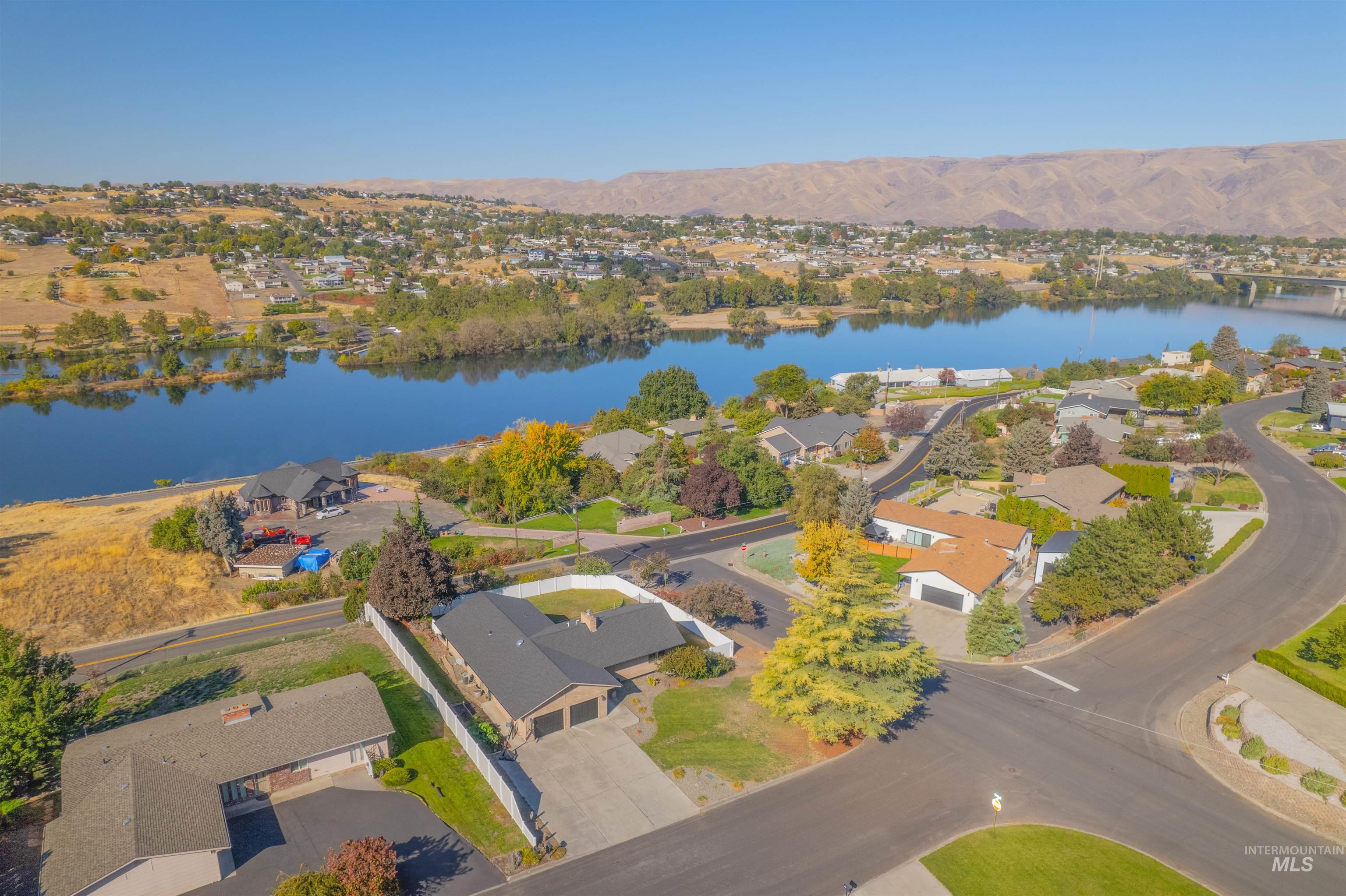 3404 Meadowlark Dr.