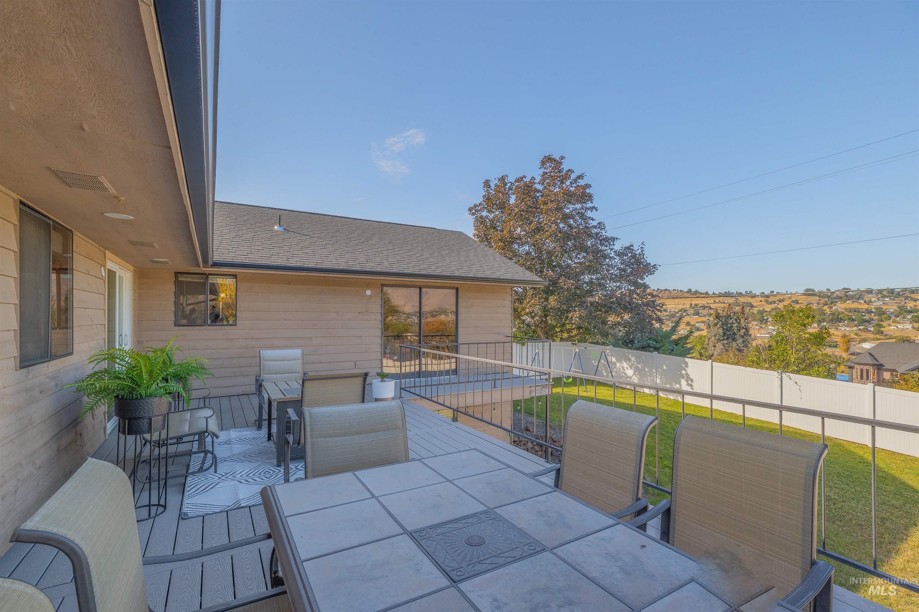 3404 Meadowlark Dr.