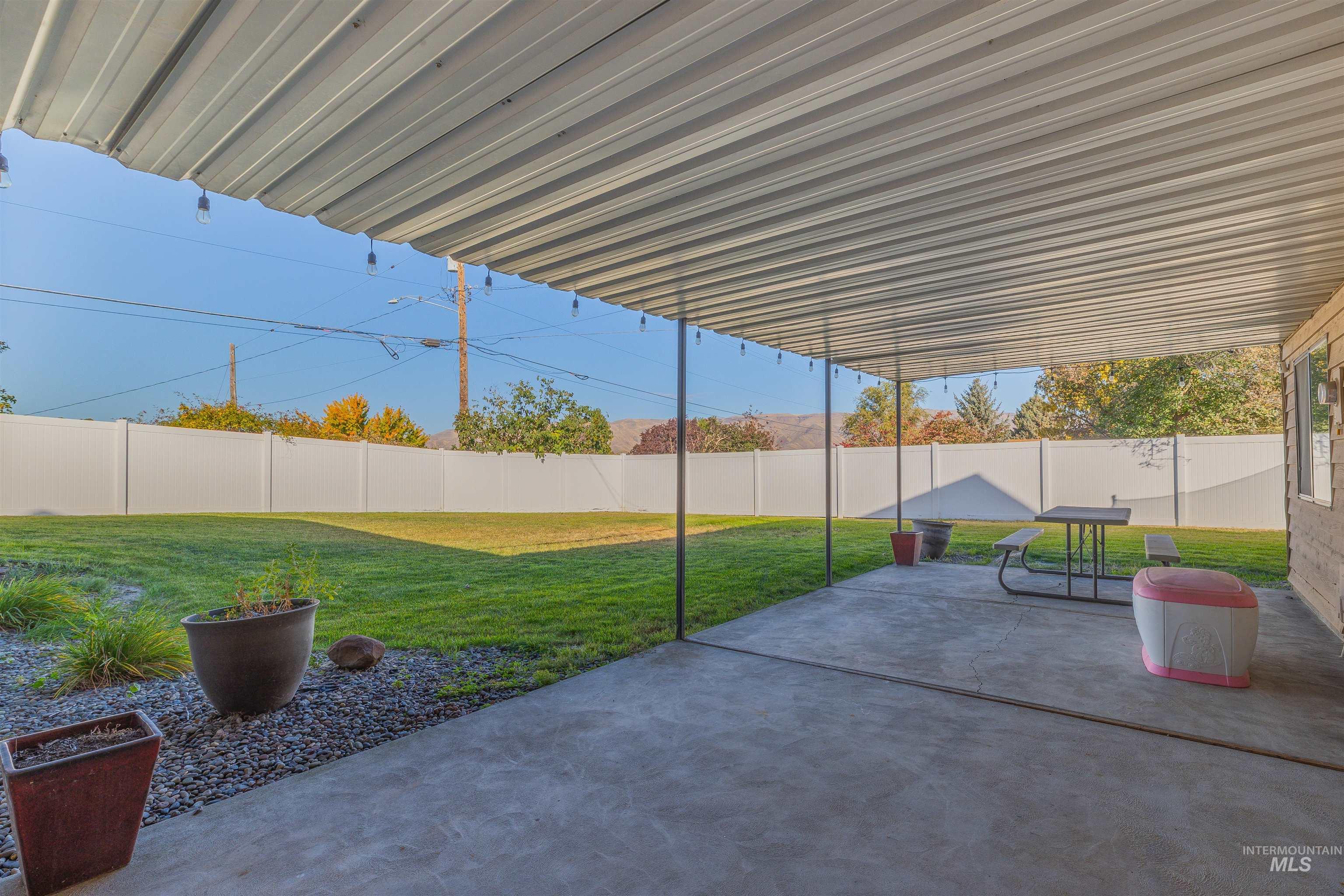 3404 Meadowlark Dr.