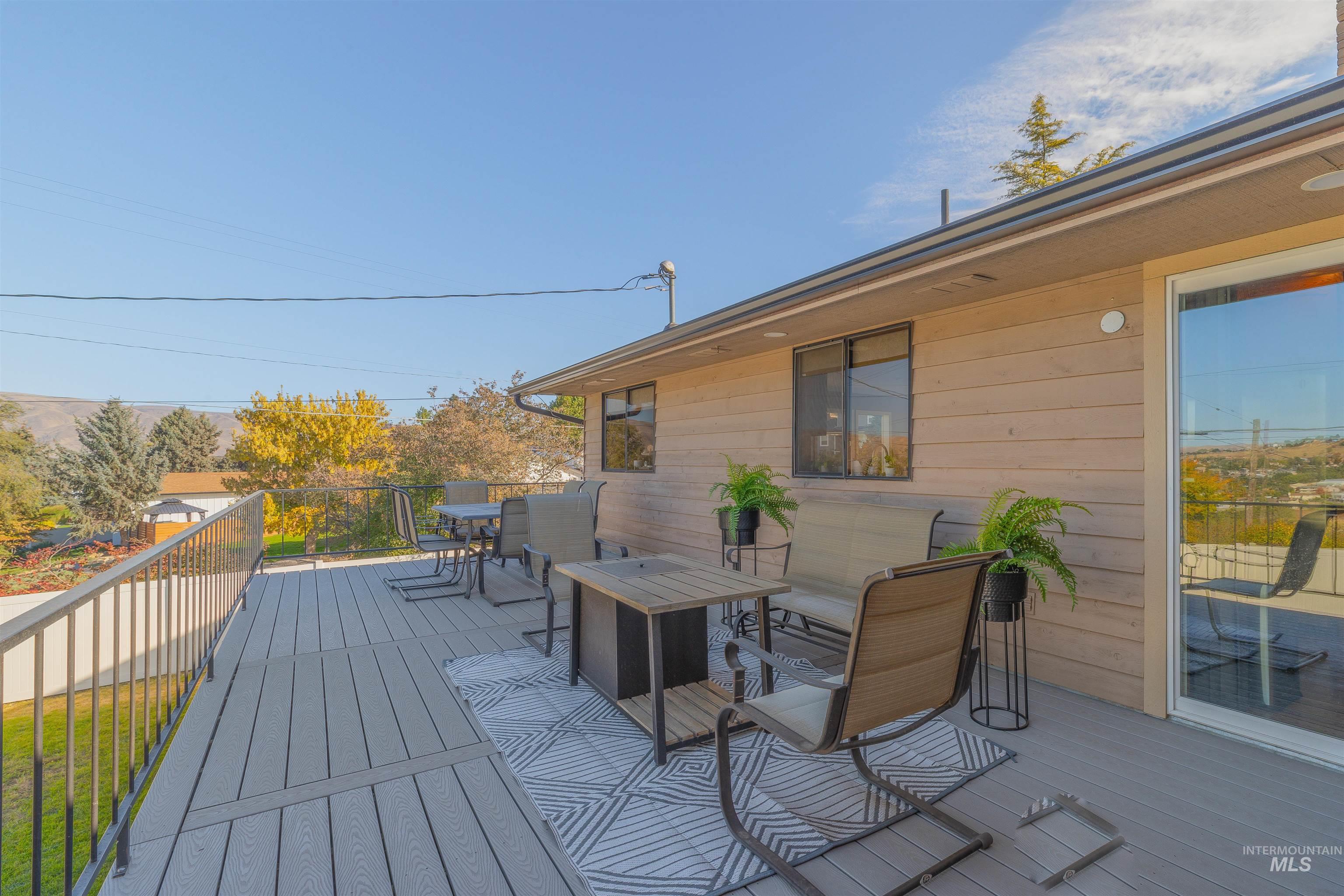 3404 Meadowlark Dr.