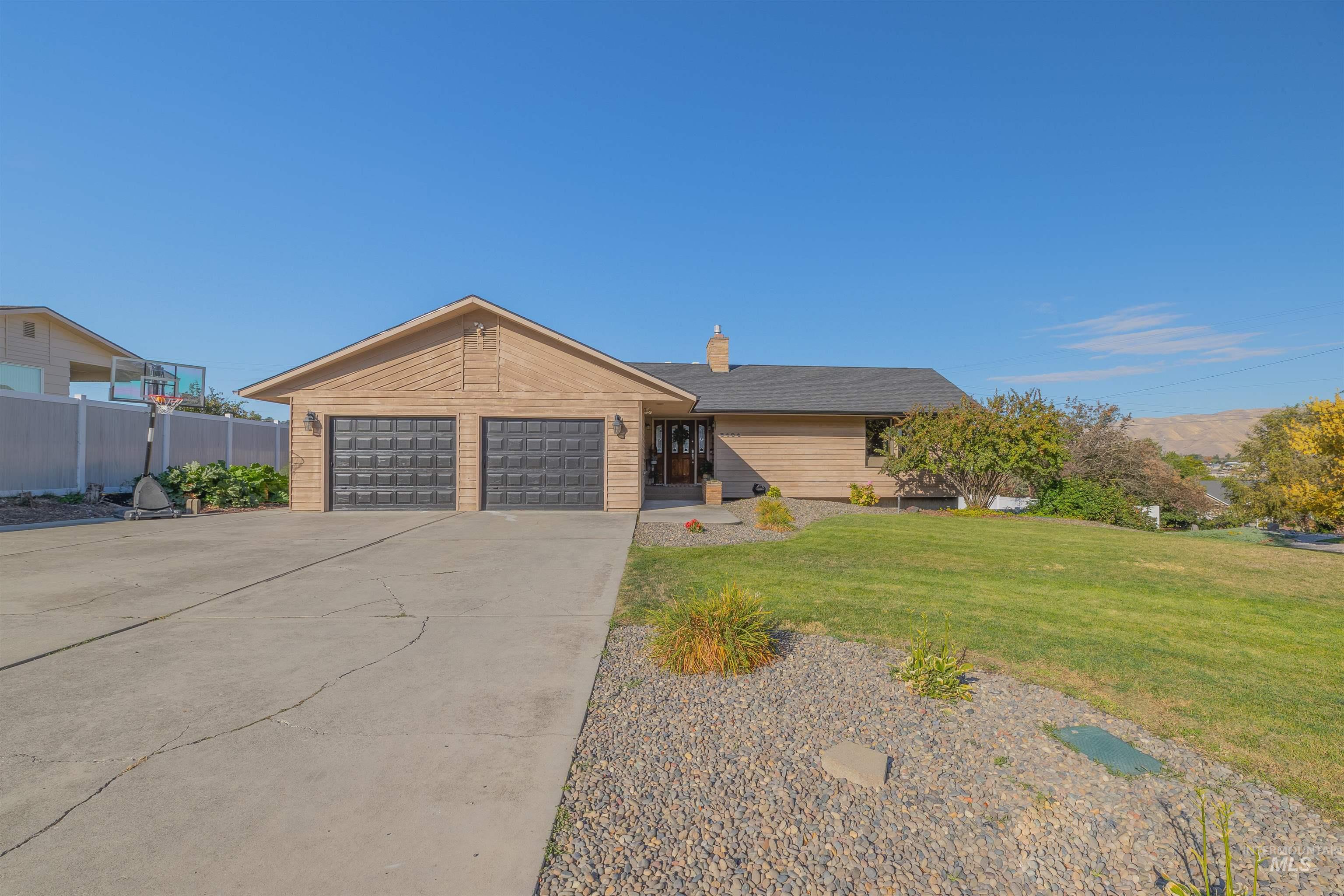 3404 Meadowlark Dr.