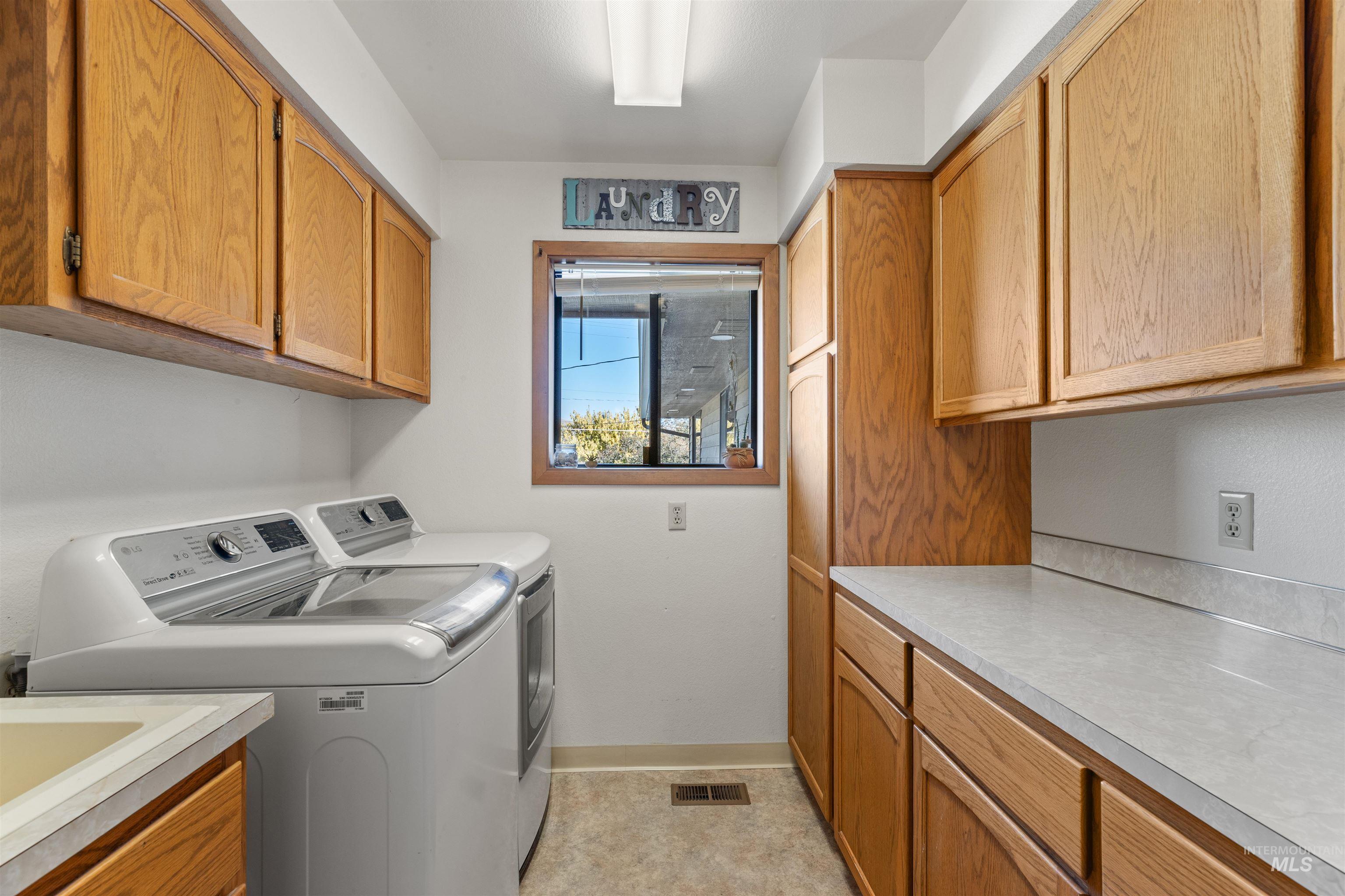 3404 Meadowlark Dr.