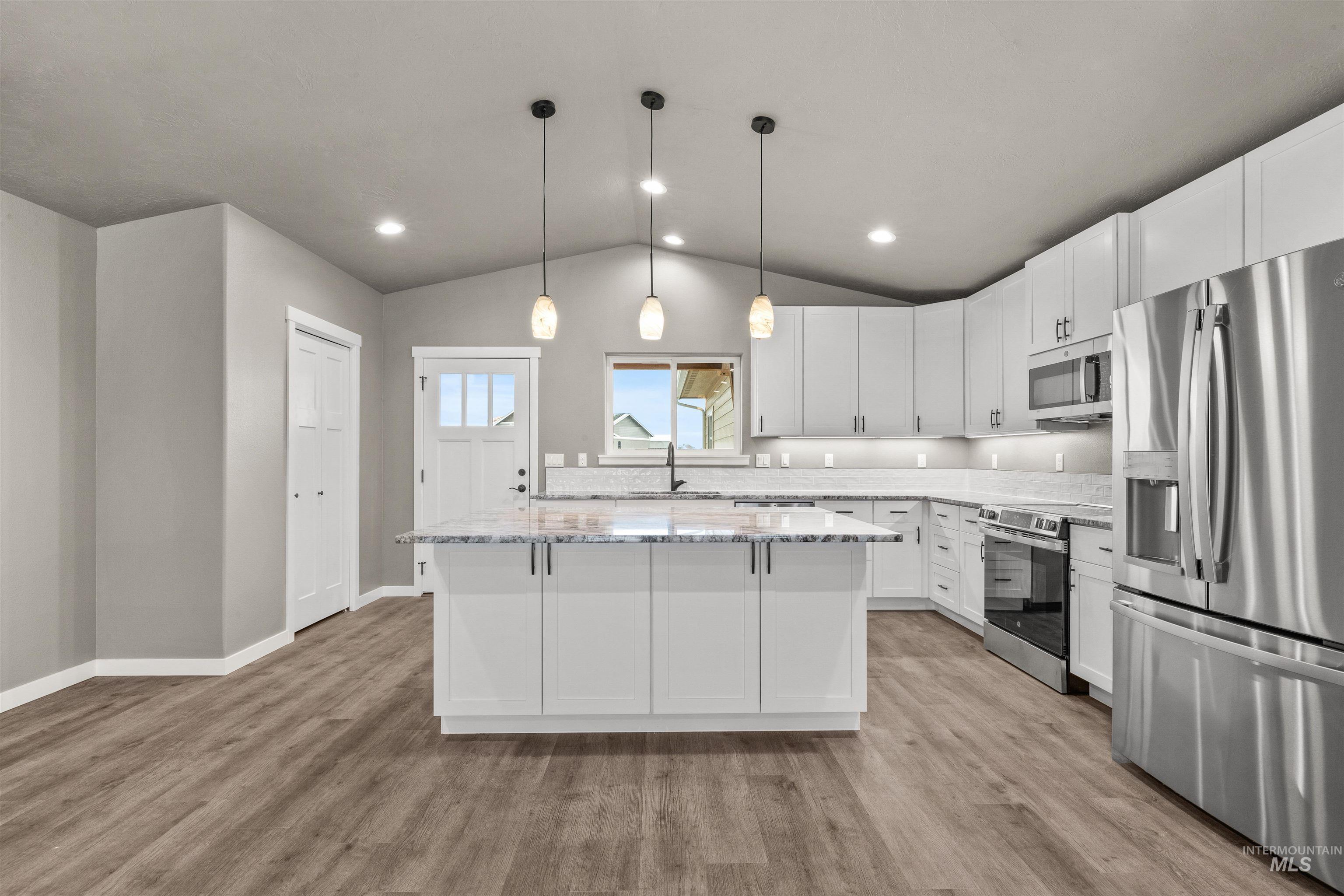 3716 Skyview Dr