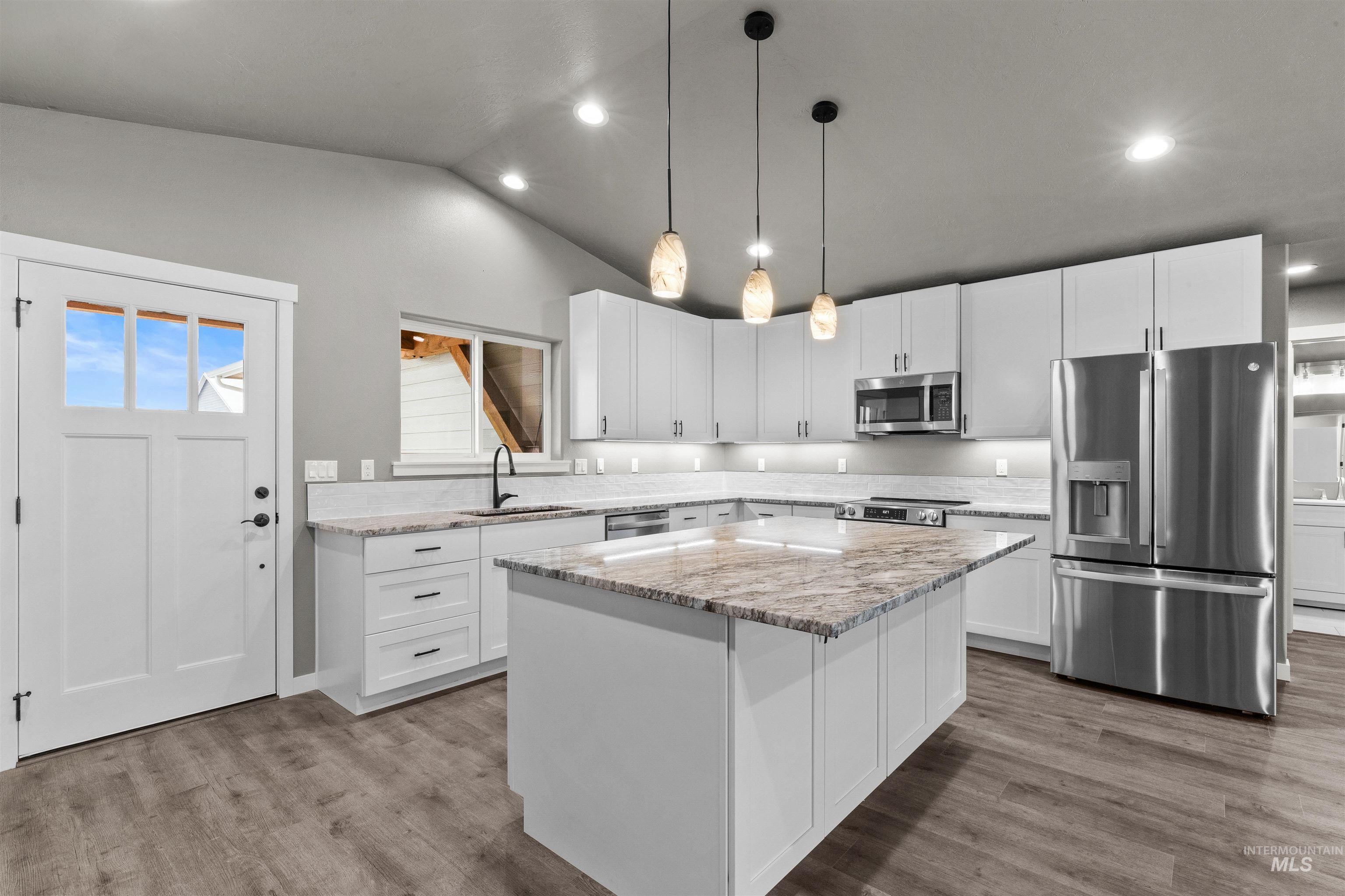 3716 Skyview Dr