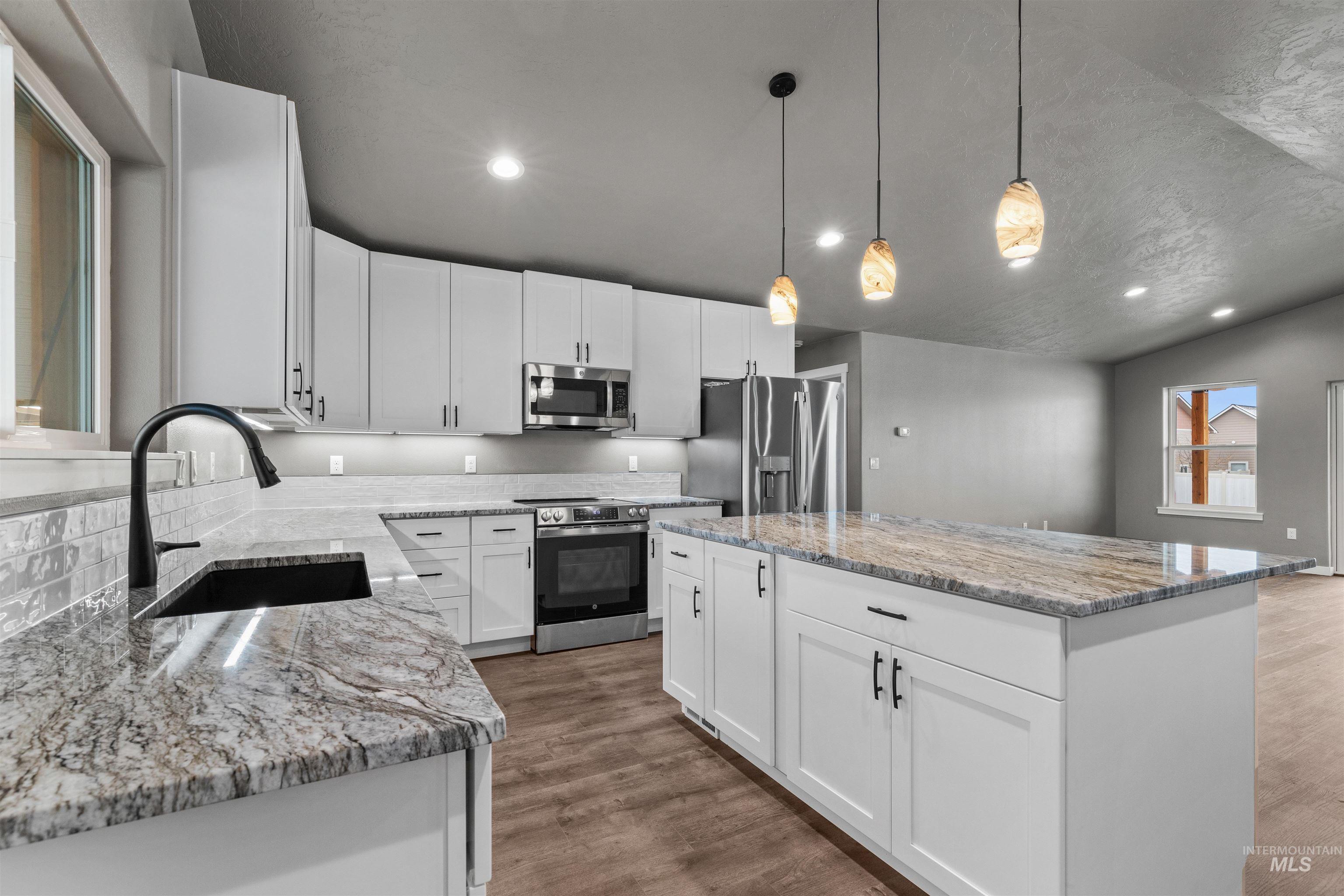 3716 Skyview Dr