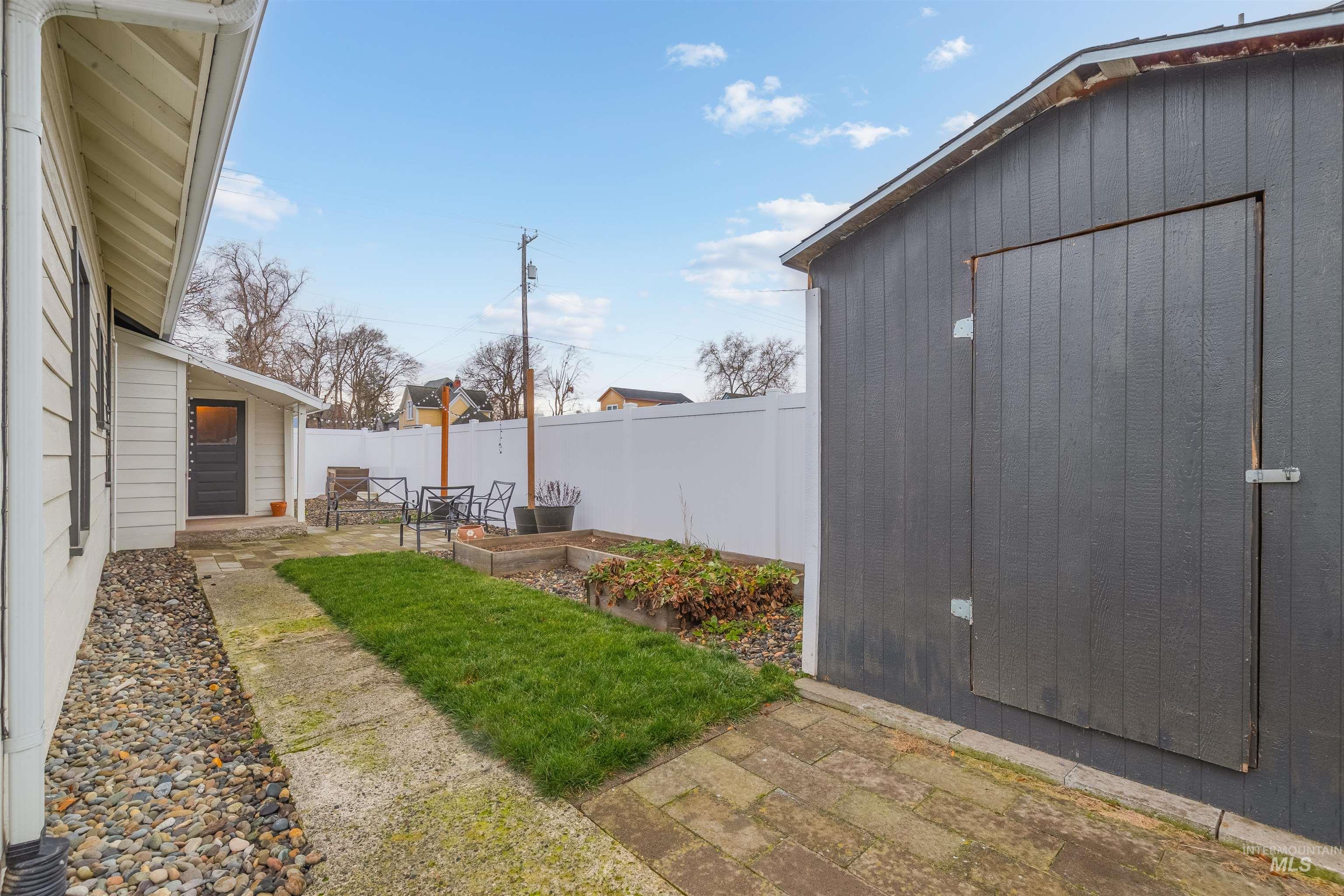 710 8th St.