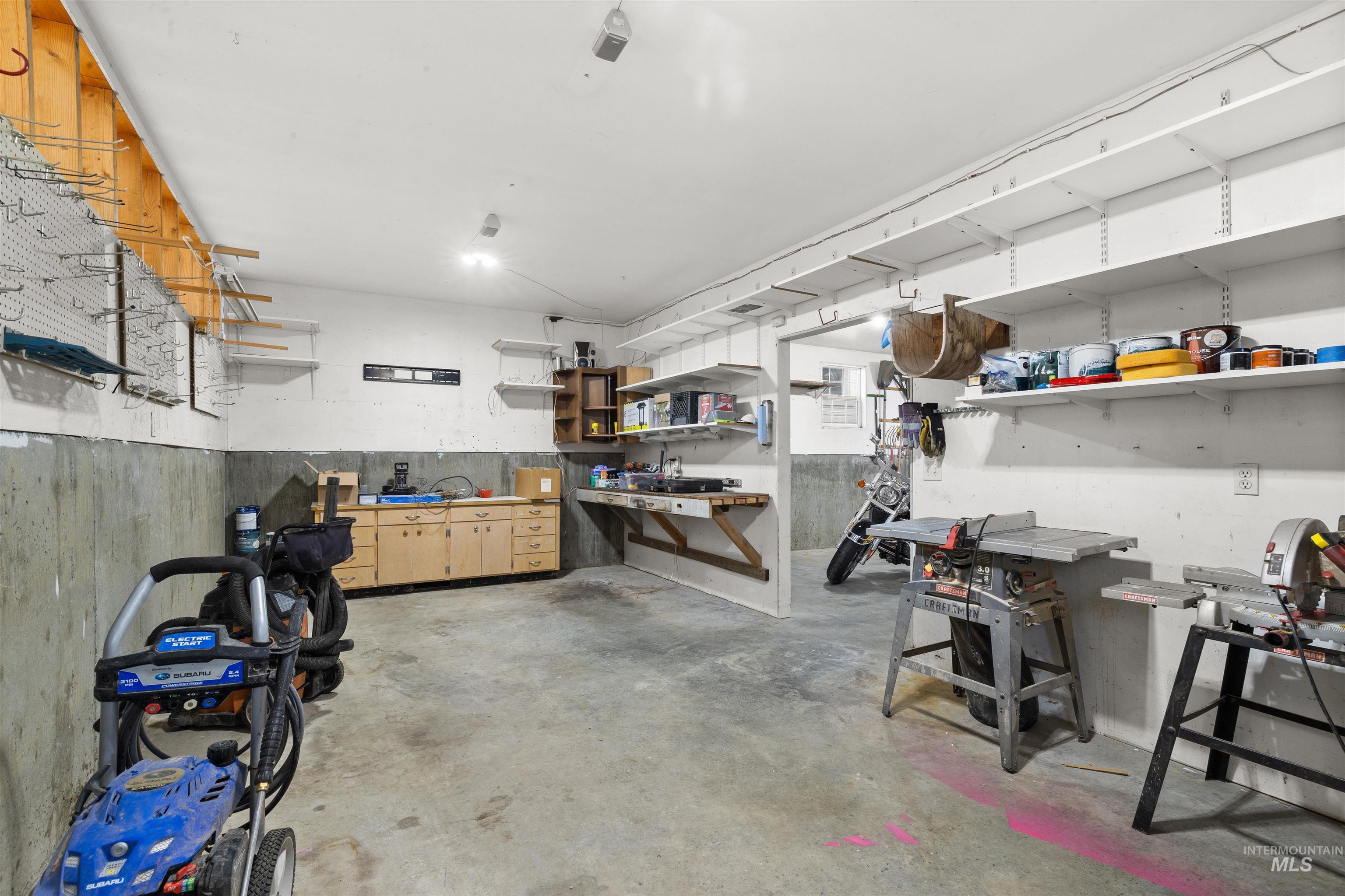 2737 6th Ave