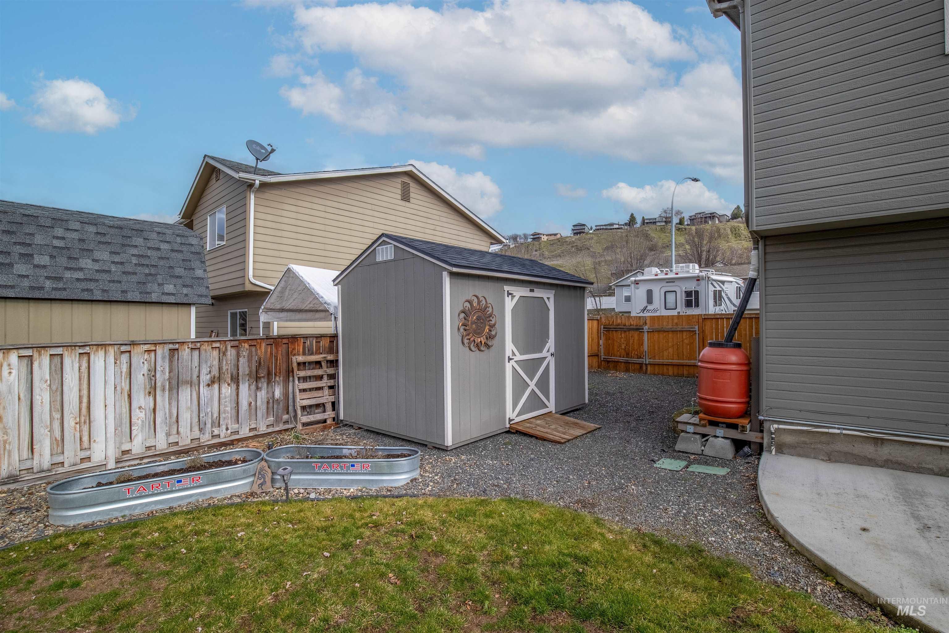 220 Larkspur Lane