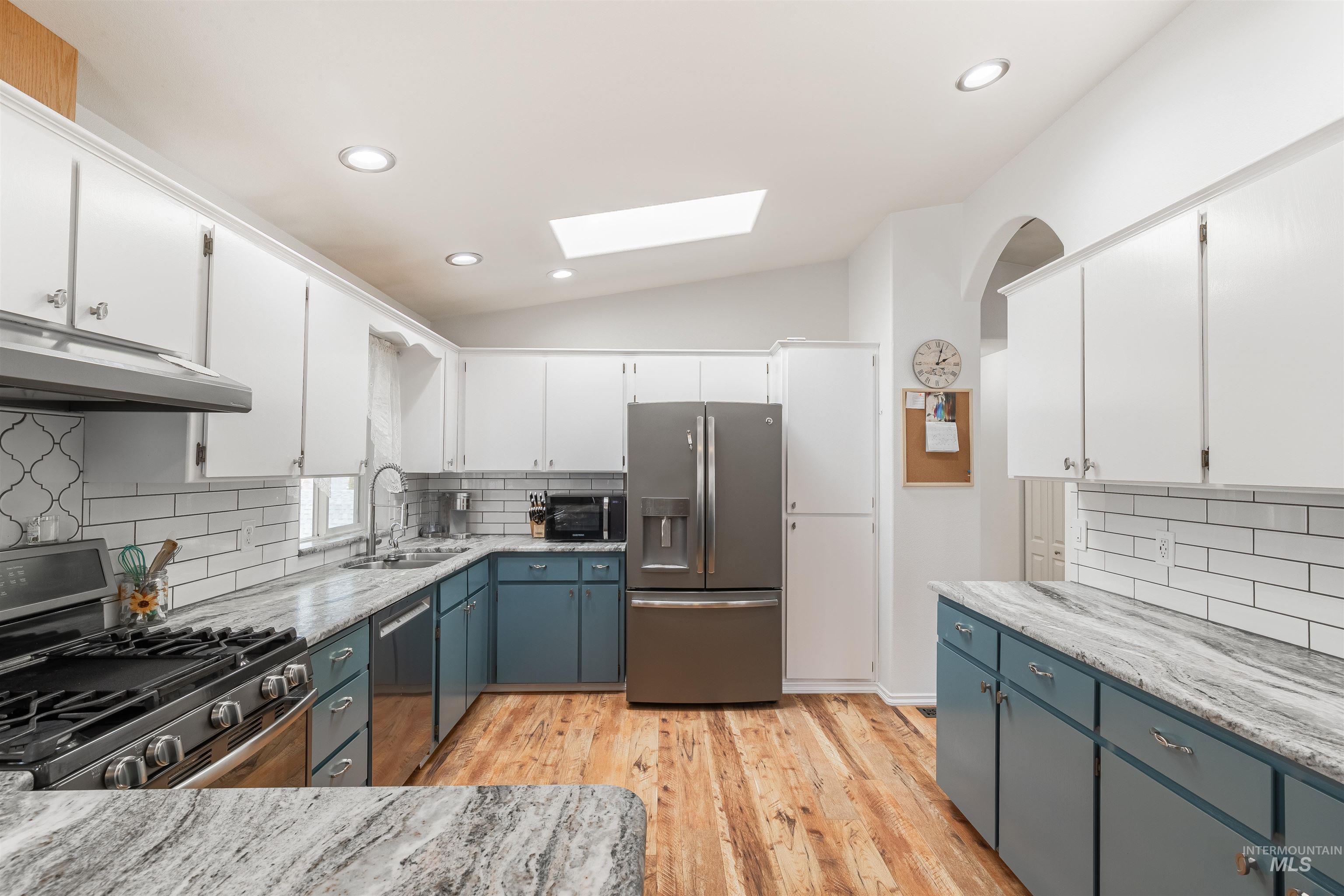 220 Larkspur Lane