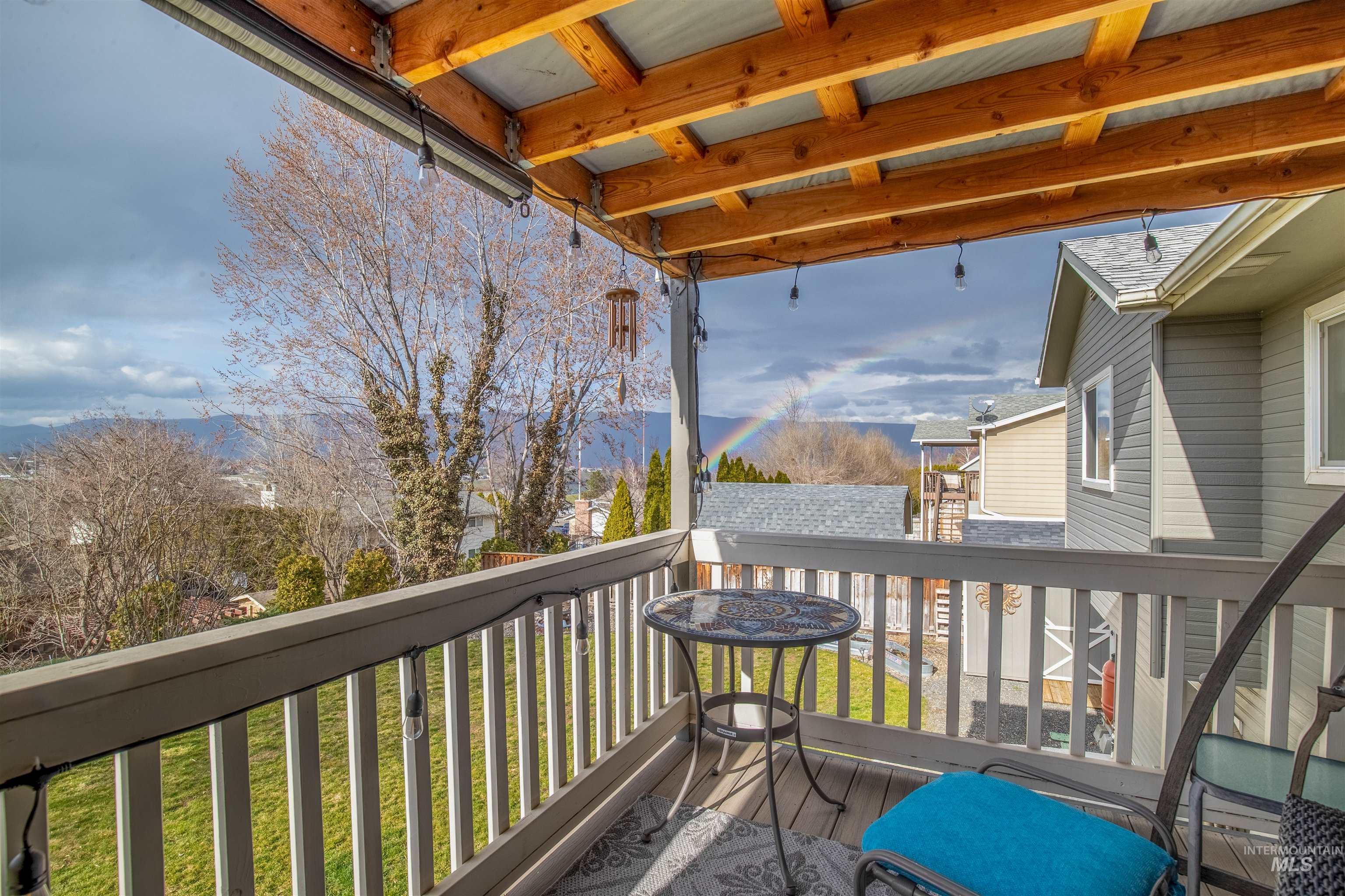220 Larkspur Lane