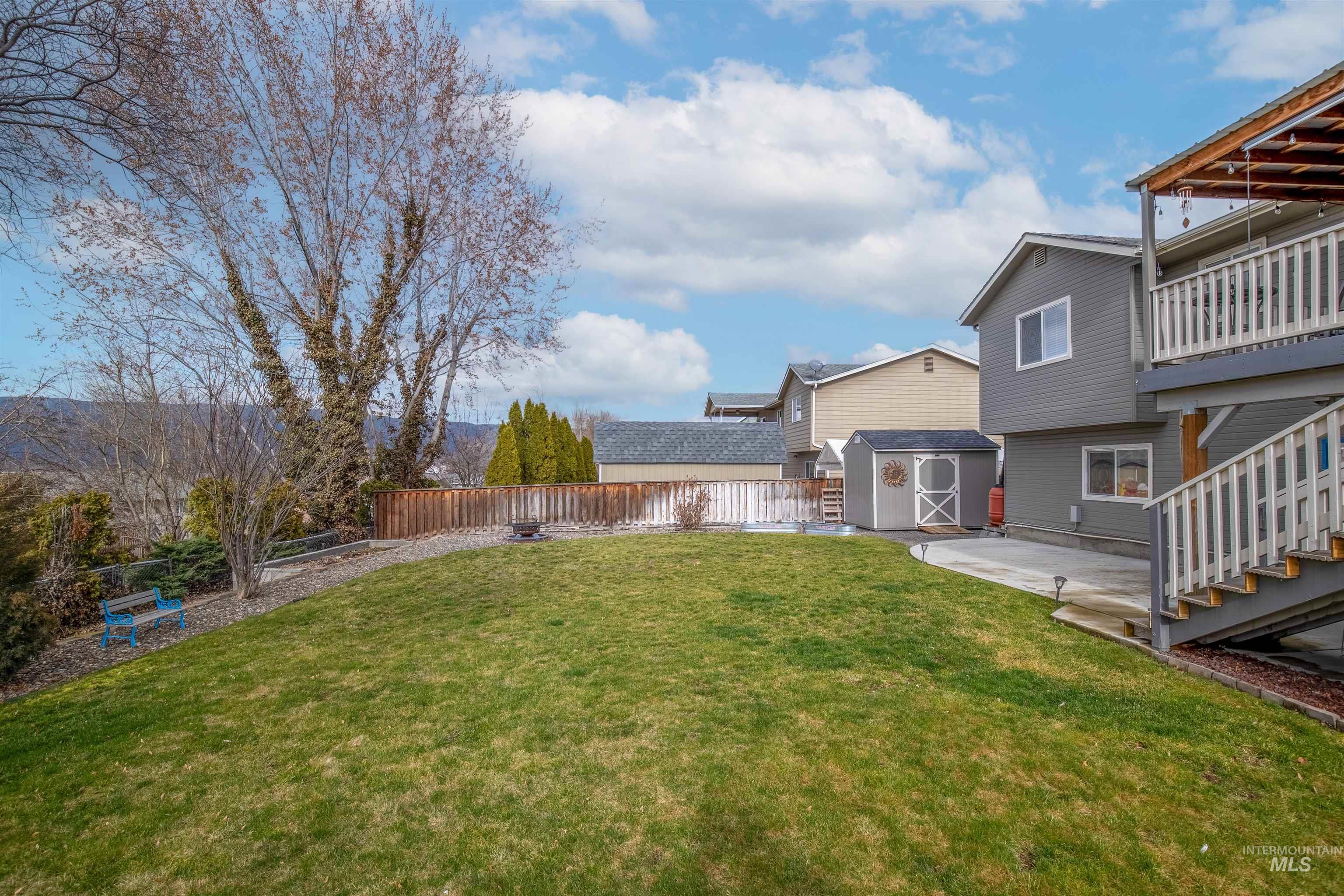 220 Larkspur Lane
