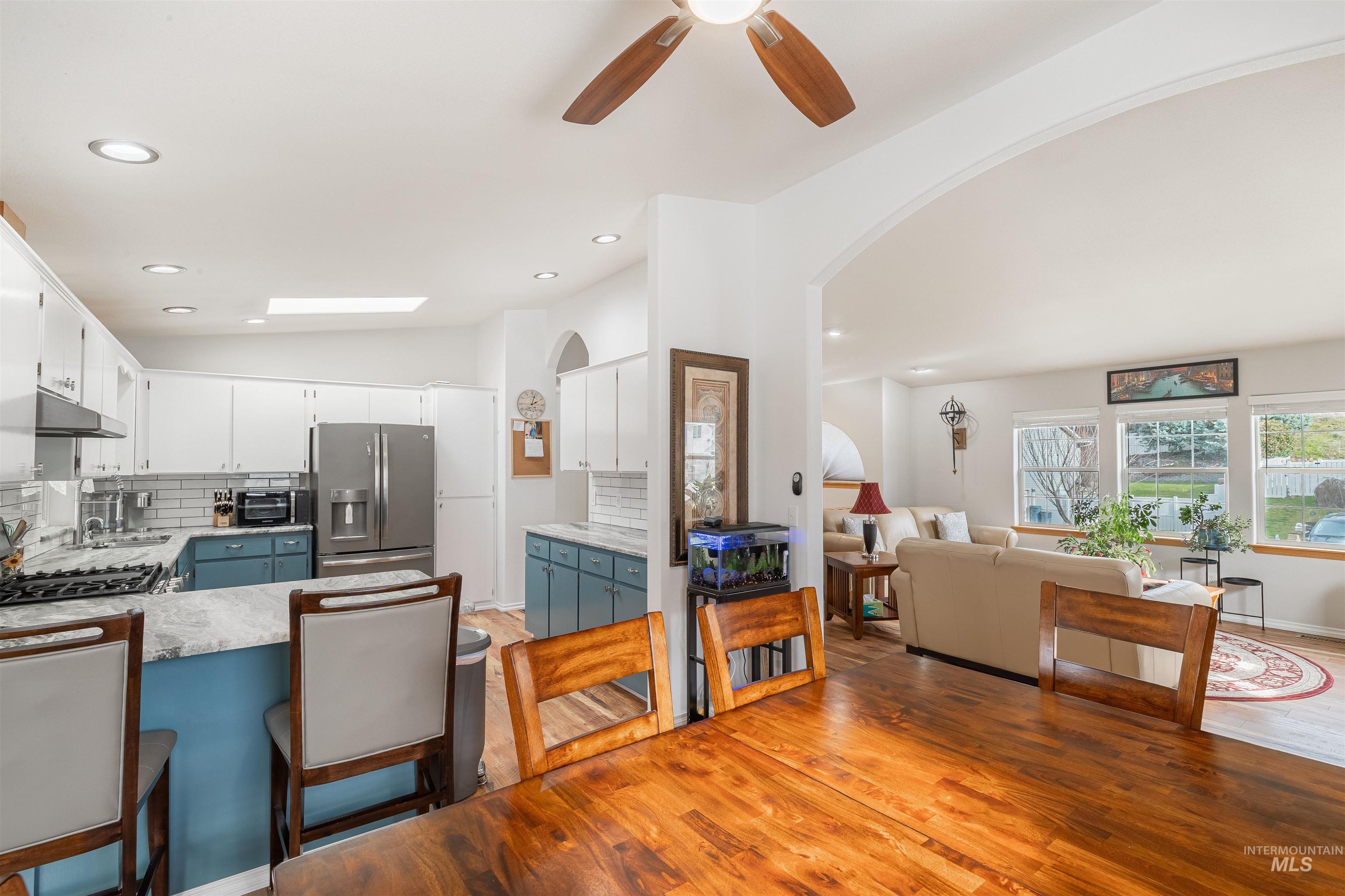 220 Larkspur Lane