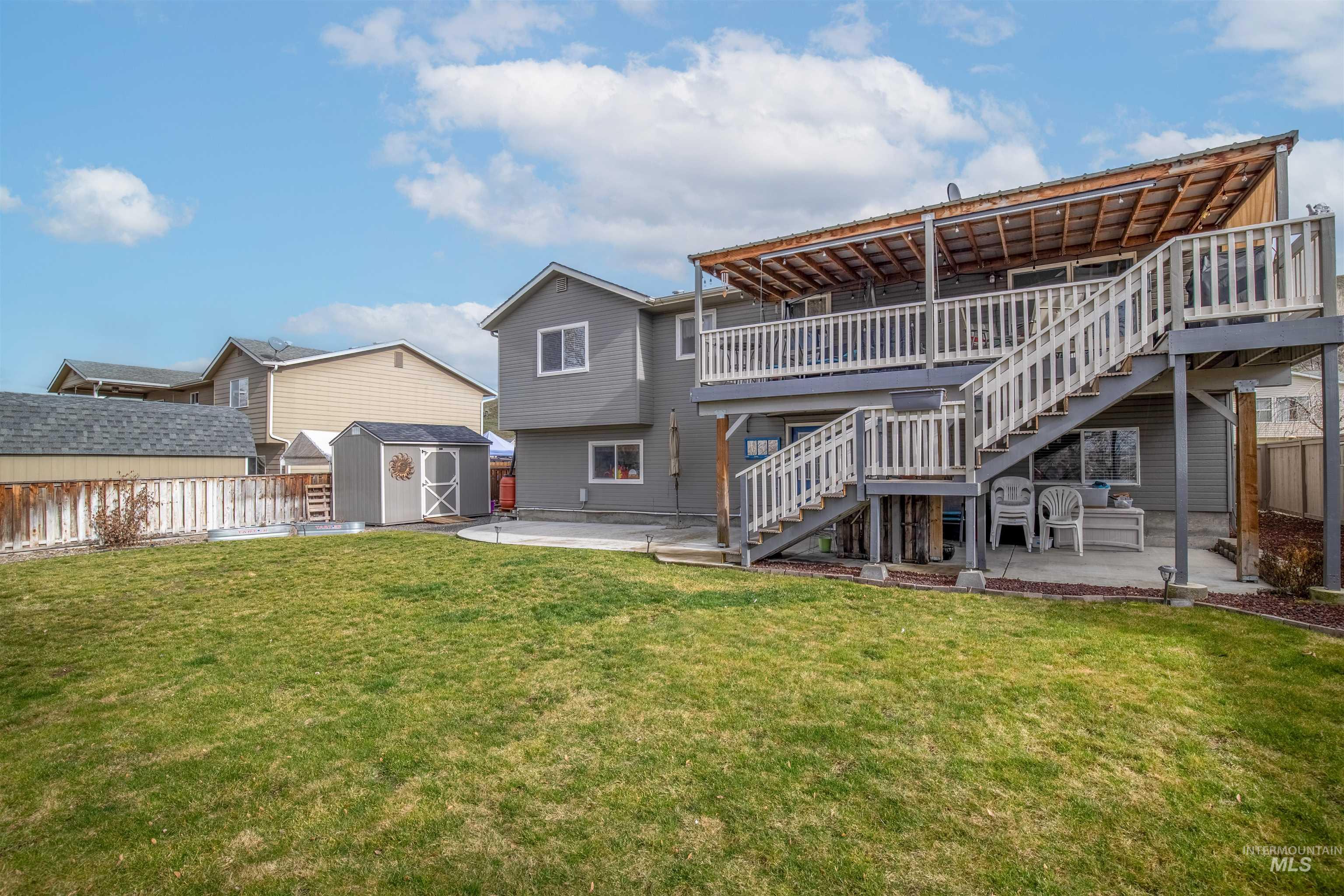 220 Larkspur Lane