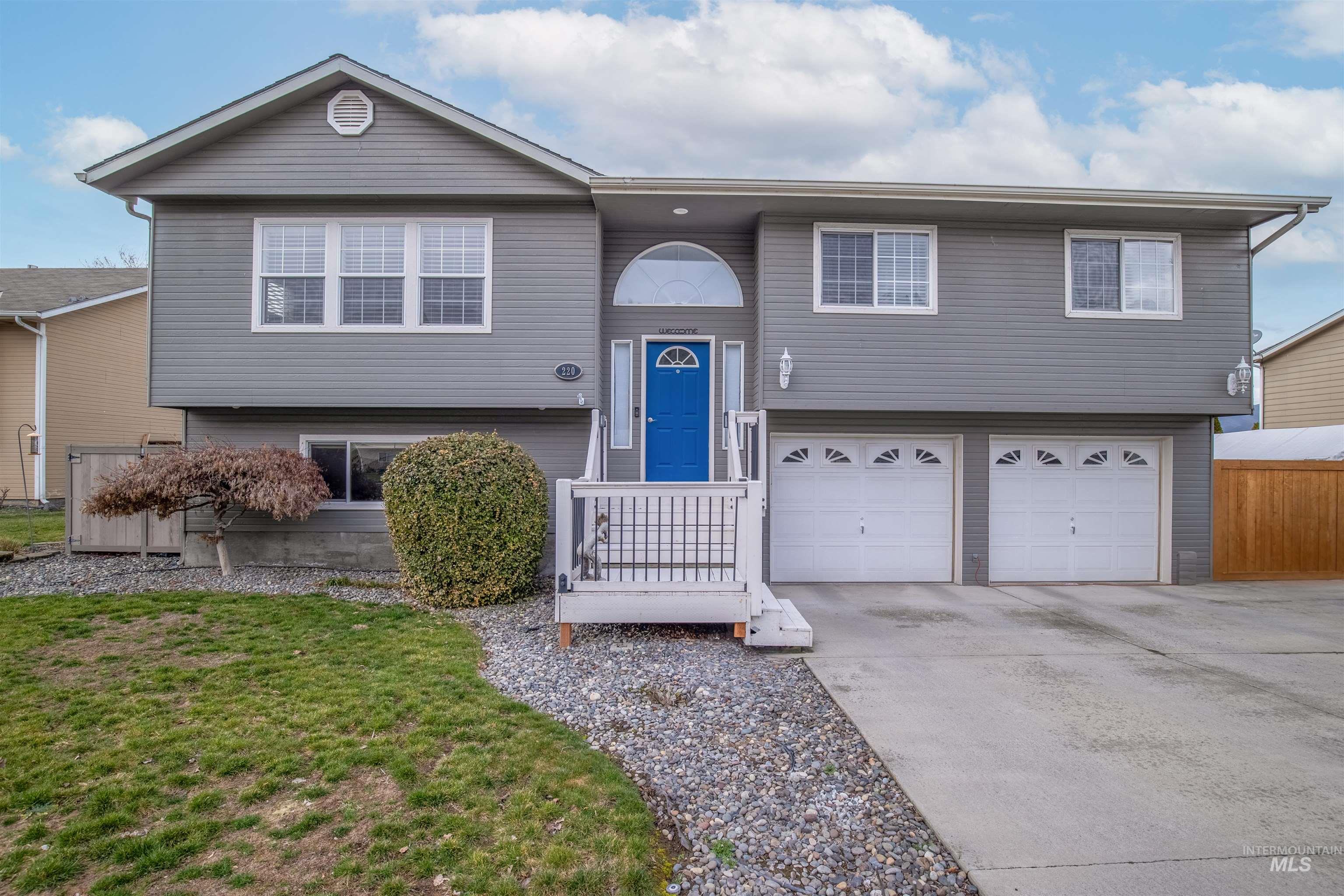 220 Larkspur Lane