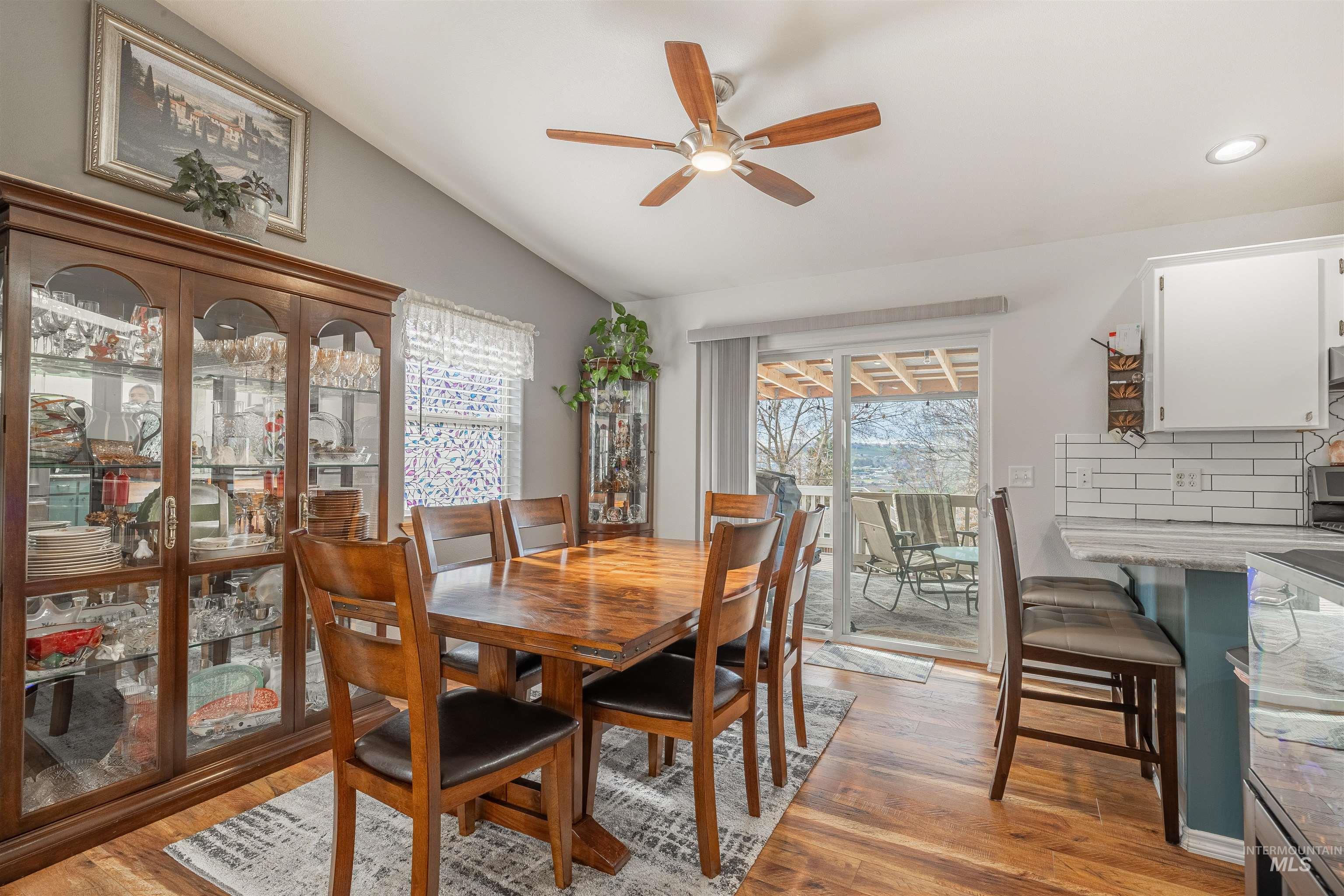 220 Larkspur Lane